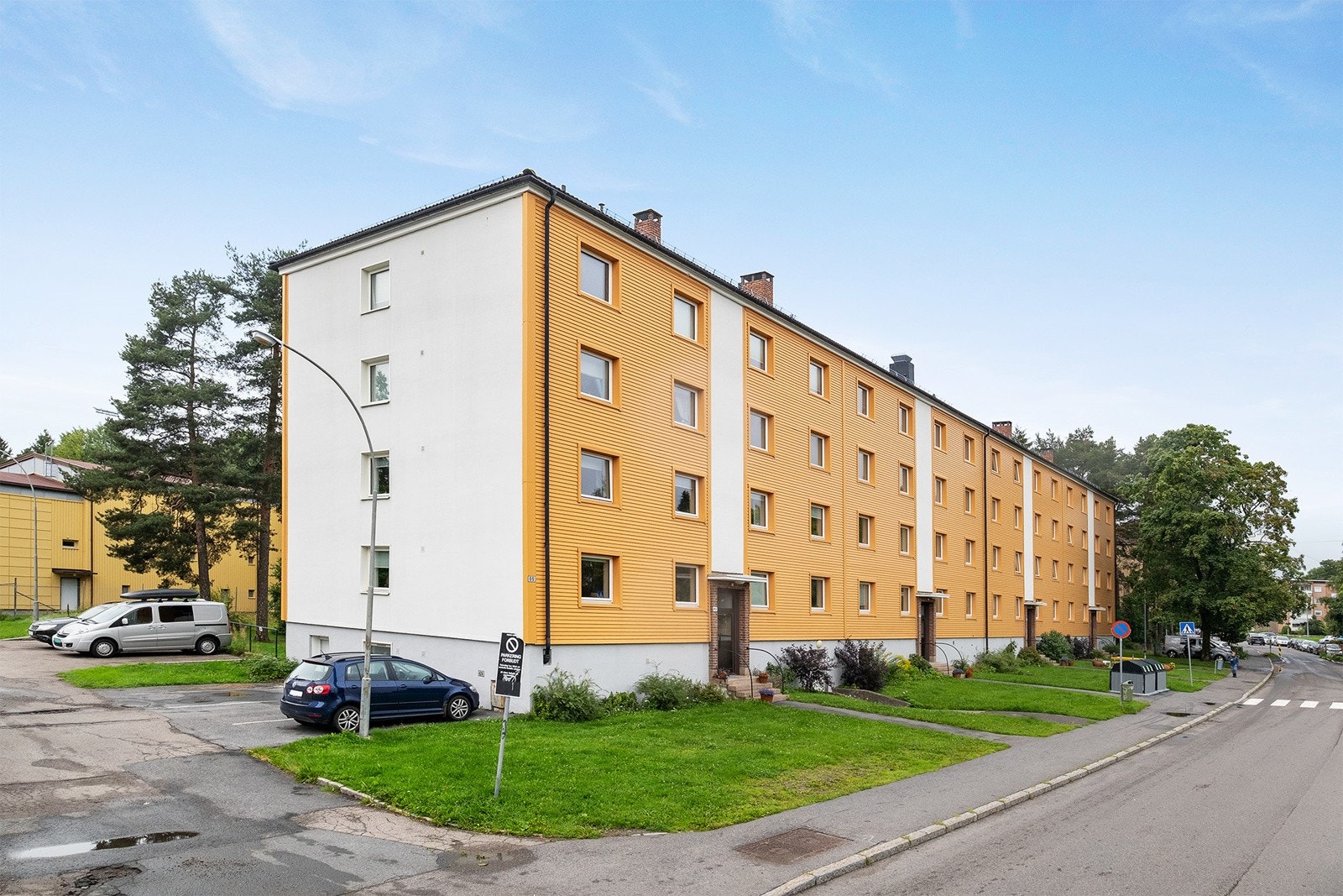 Flott 3-roms leilighet beliggende i høy1. etg i boligblokk på 4 etasjer Galleribilde