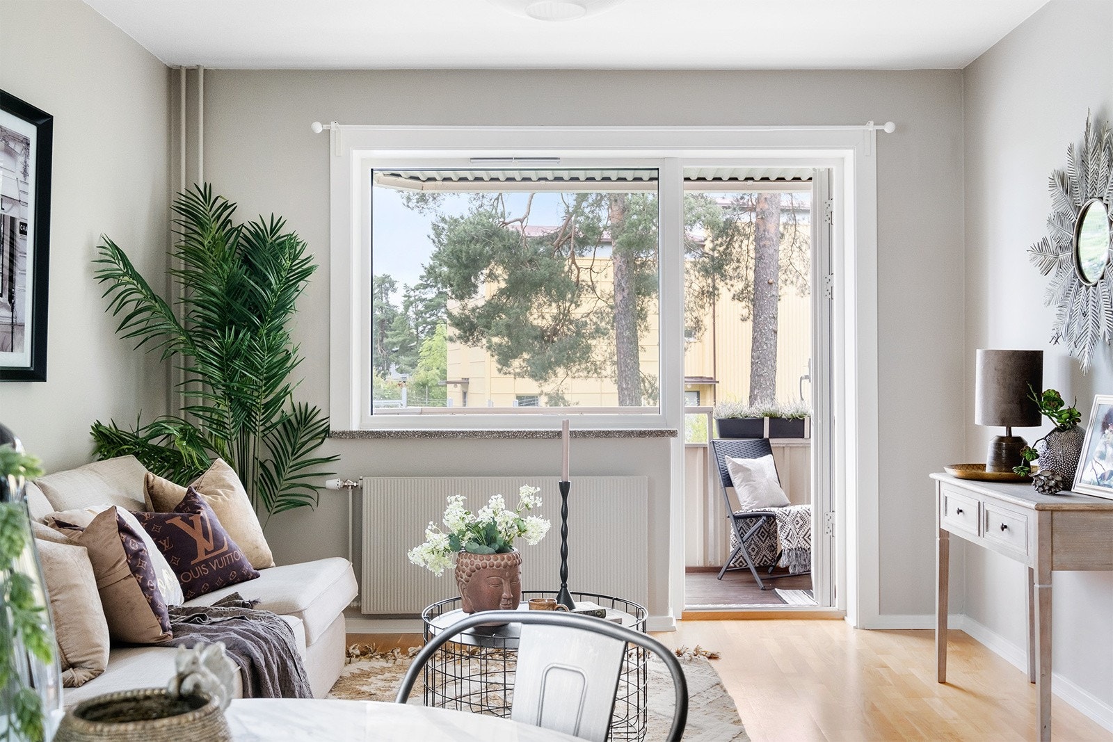 En lekker bolig malt i tidsriktige farger Galleribilde