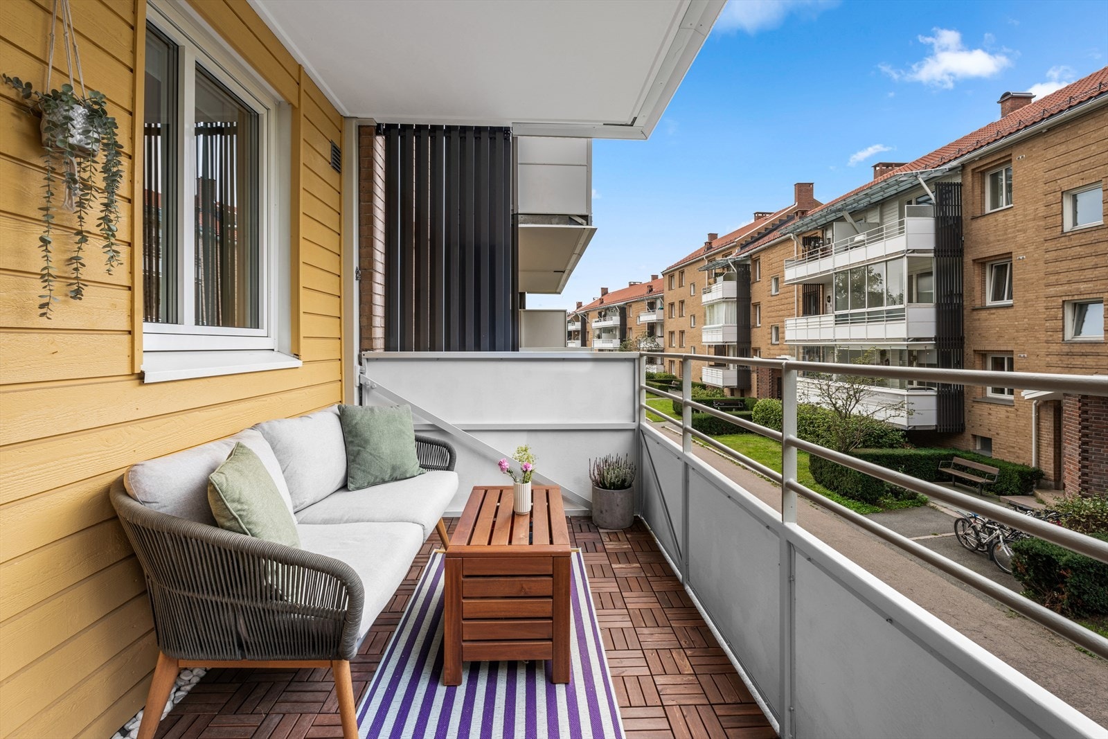 Her er det god plass til å innrede med både sittegruppe, grill og annet ønskelig utemøblement. Galleribilde