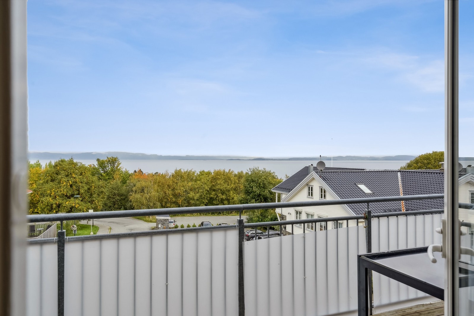 Flott utsikt over fjorden! Galleribilde