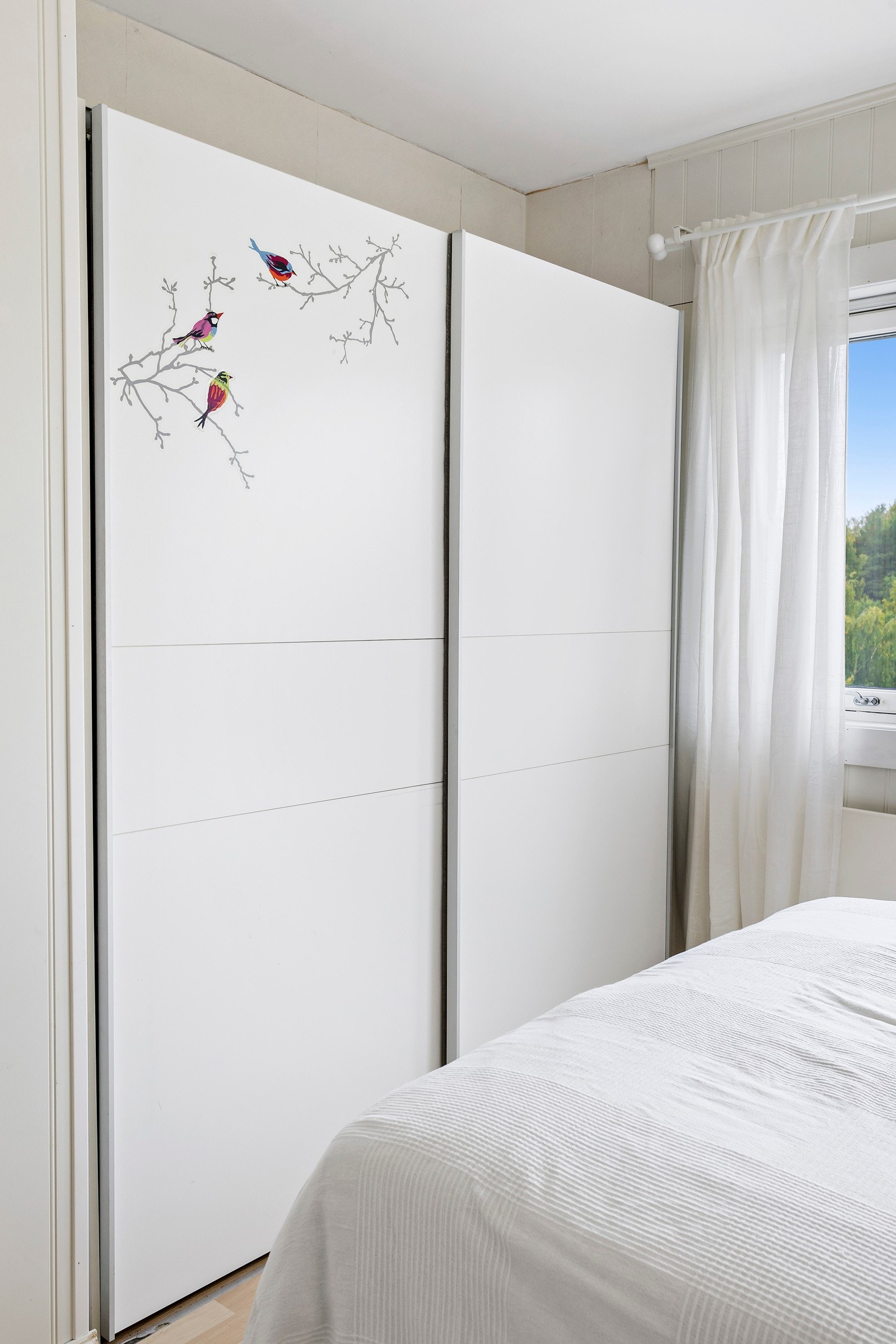 Soverom med garderobeløsning Galleribilde