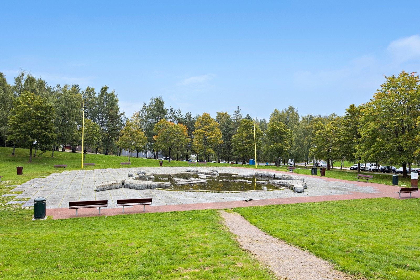 Verdensparken som ligge rett utenfor leiligheten er en liten oase for sosialt samvær, trening, lek og opplevelse Galleribilde