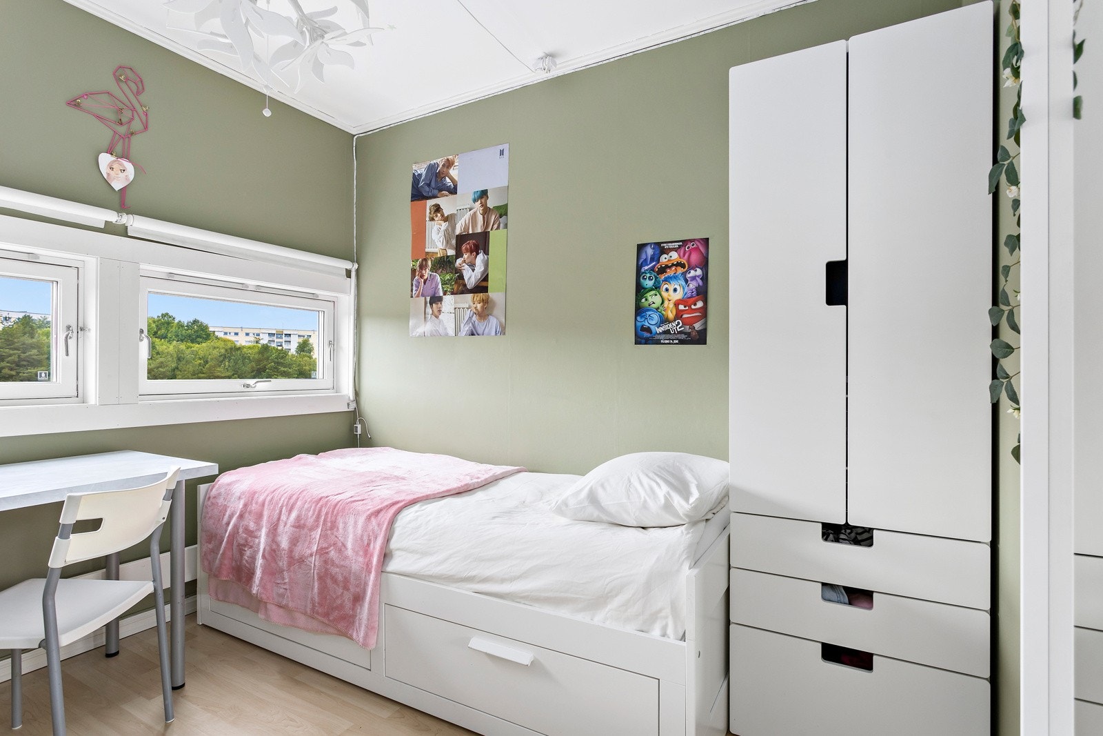 Soverom passer perfekt som barnerom, gjesterom eller kontor Galleribilde