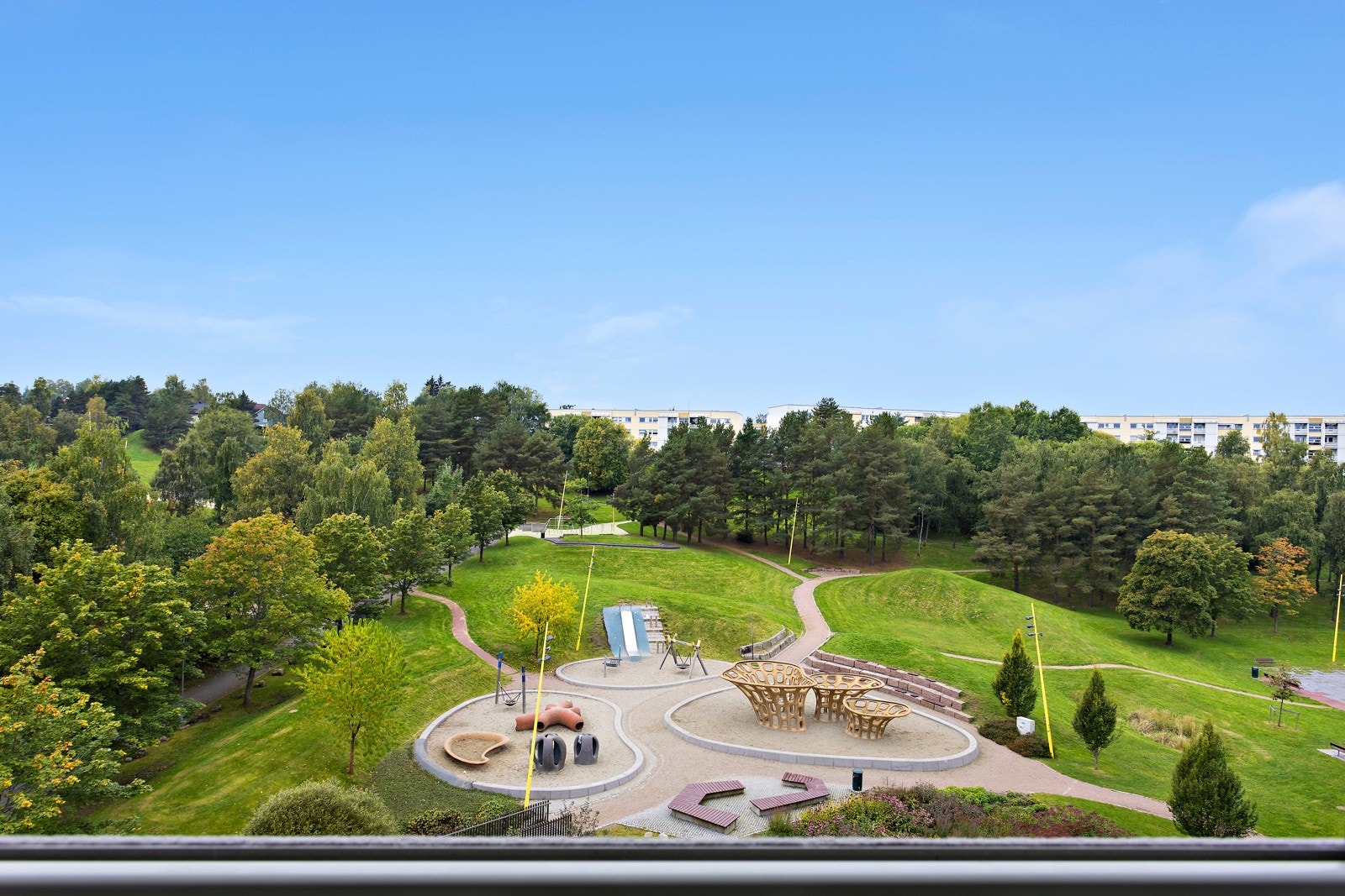 Leiligheten har en sentral beliggenhet på Frurset kort vei til butikker, offentlig transport, skoler og barnehager Galleribilde