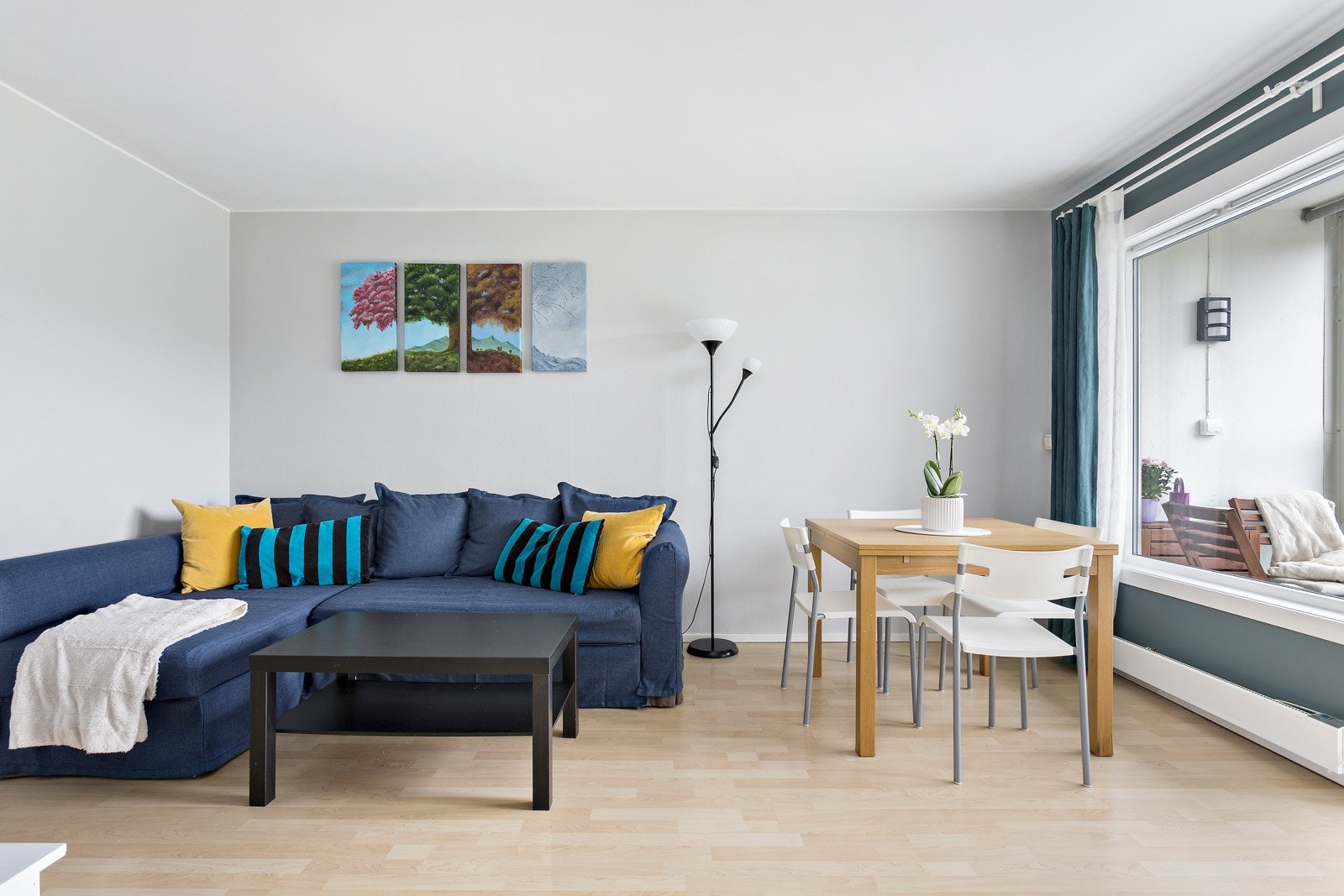 Dette er en lys og praktisk 3-roms med god planløsning og sentral beliggenhet på Furuset Galleribilde