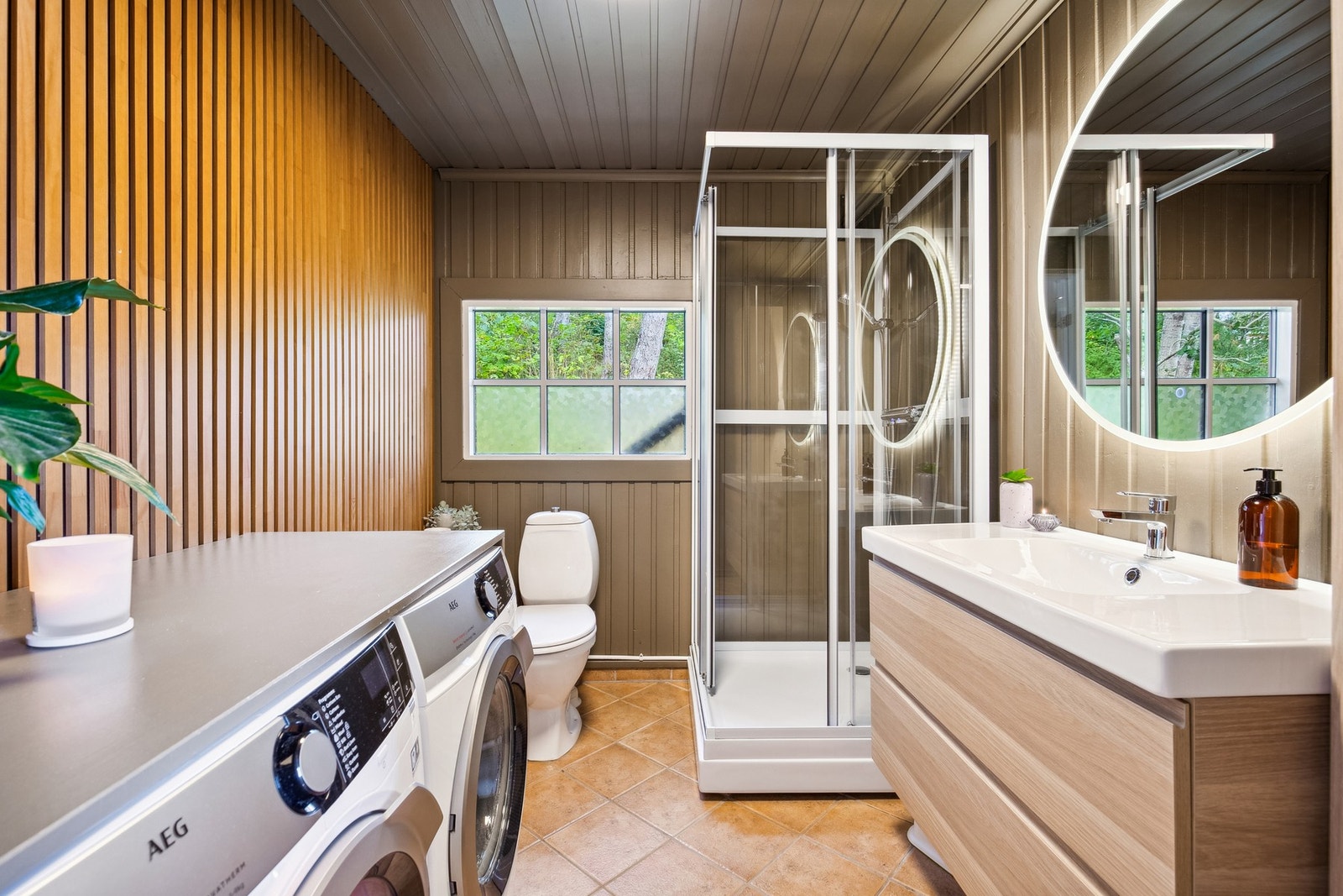 Bad med opplegg til vaskemaskin Galleribilde