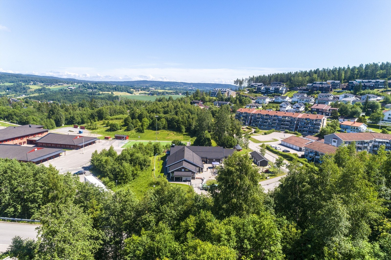 Området nedenfor tomten, svært kort vei til barnehage ogs skole Galleribilde