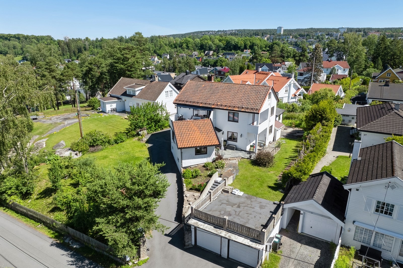 Wetlesens vei 4 er en bolig med idyllisk og sentral beliggenhet på Manglerud. Her har du gangavstand til alt. Svært barnevennlig. Galleribilde