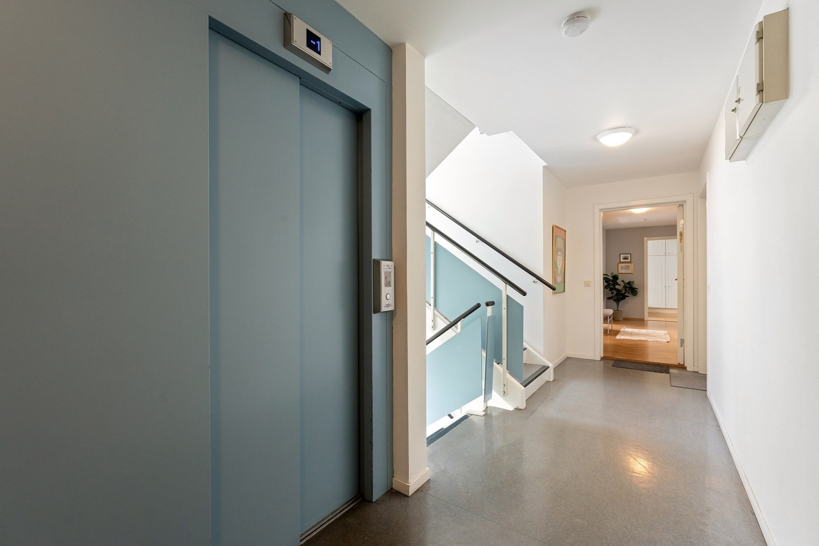 Det er heis i bygget med direkte heisadkomst til garasjen Galleribilde