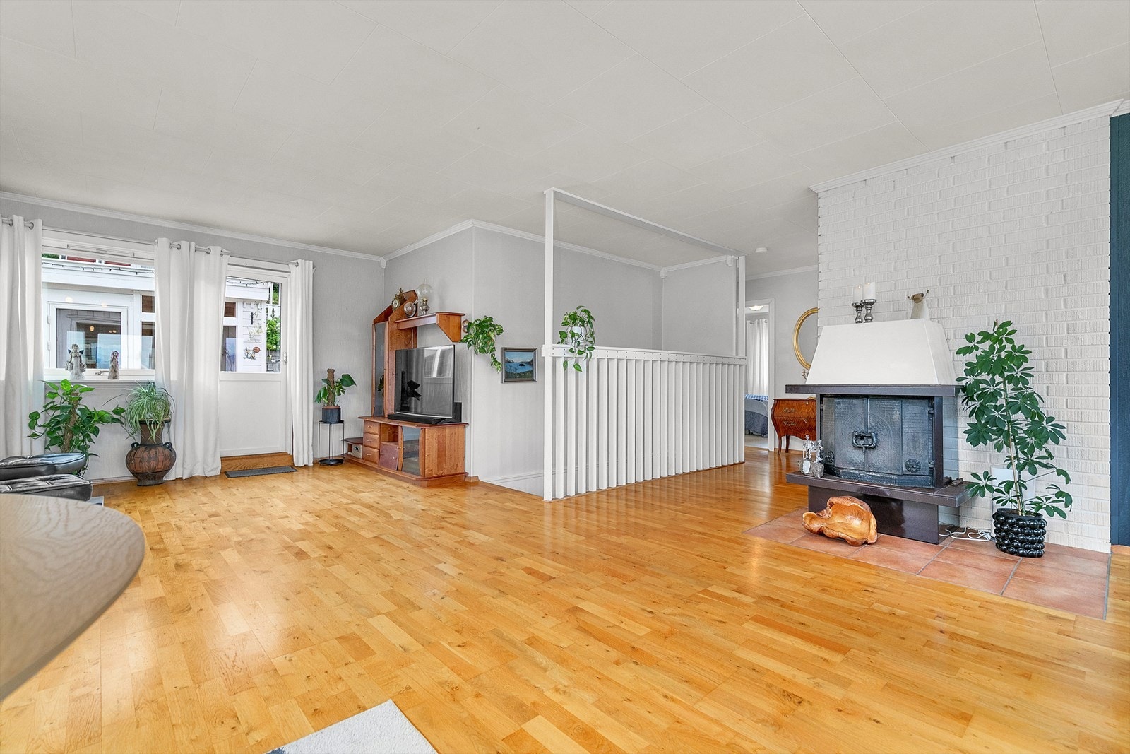 Fra stue er det utgang til terrasse. Galleribilde