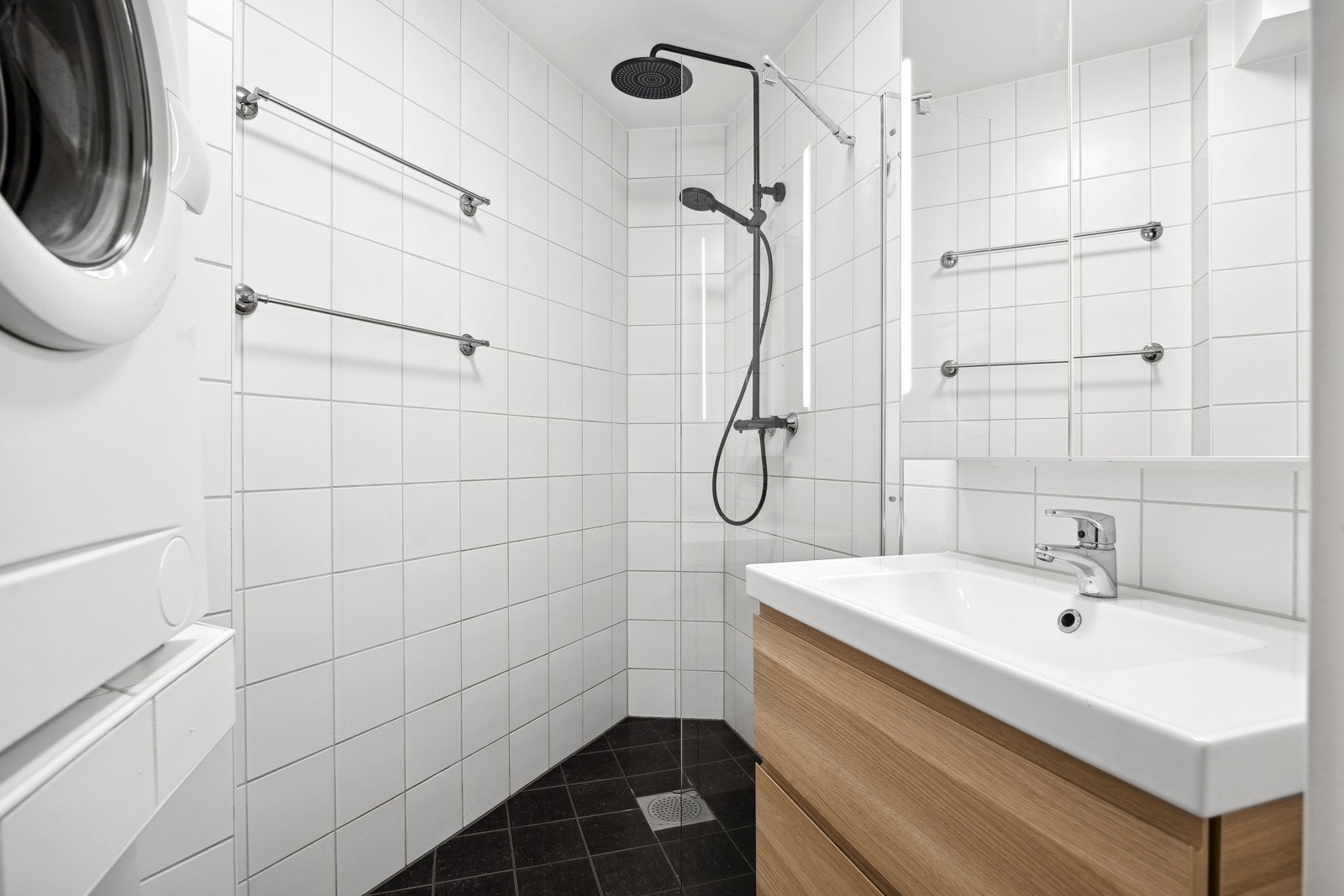 Badet er oppgradert i nyere tid (2018) og er i god stand. Galleribilde