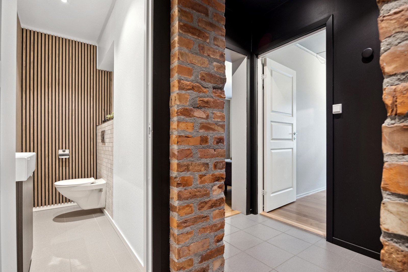 Leiligheten har en praktisk planløsning og er av en gjennomgående god standard. Galleribilde