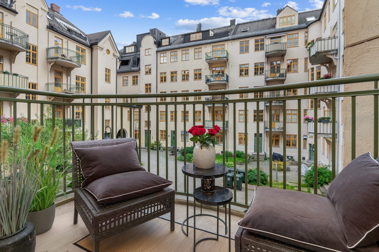 Balkong mot bakgård. Utgang til denne er via TV-stue. Galleribilde