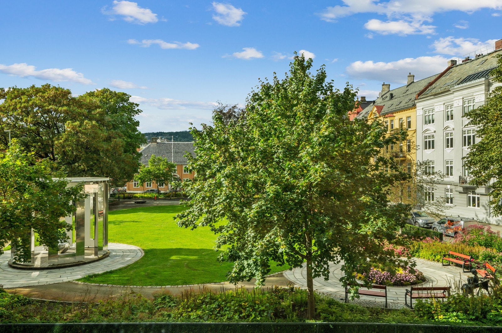 'utsikten fra stuen gjør at man lett glemmer at man befinner seg så sentralt i byen. Galleribilde