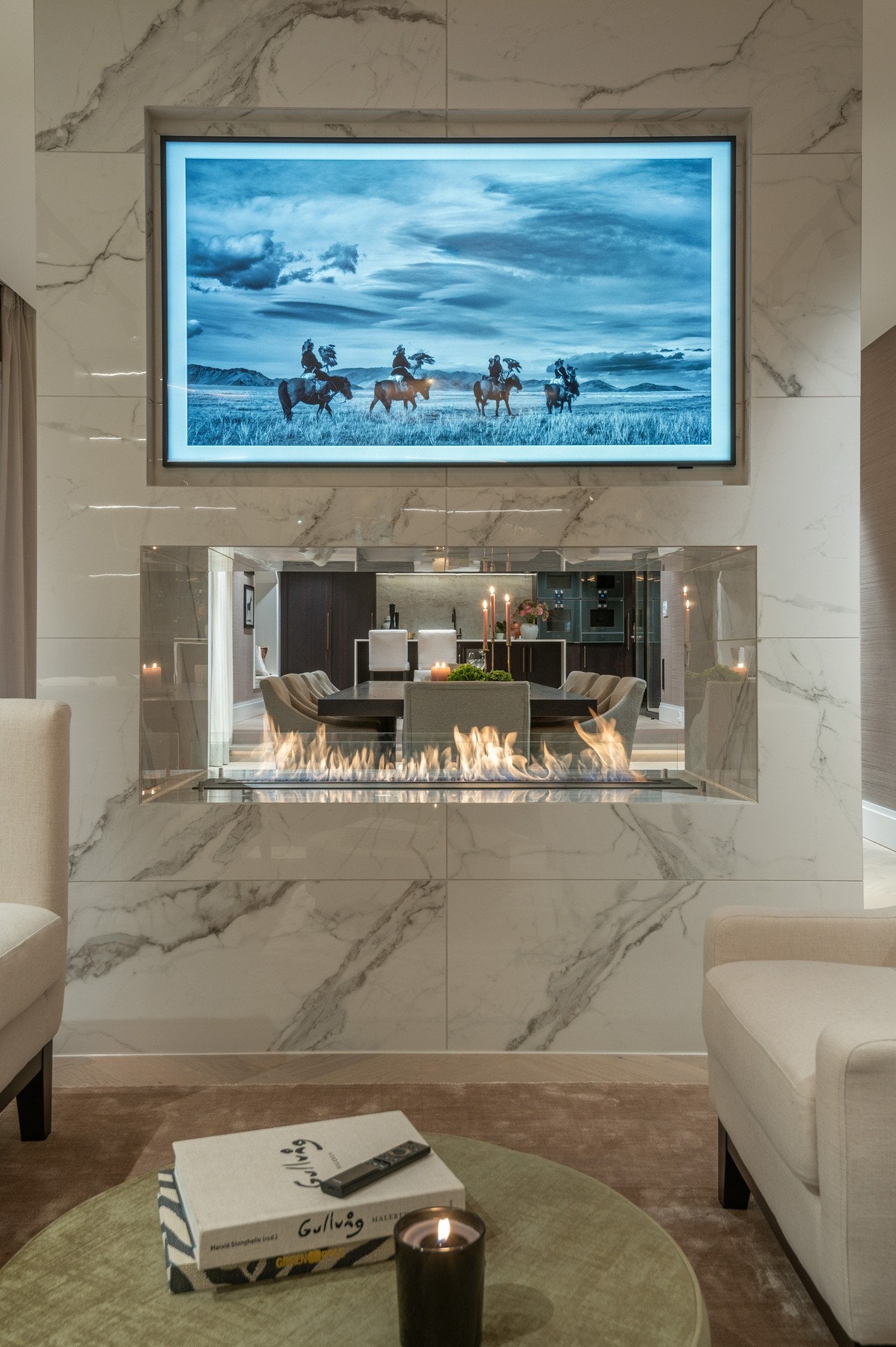 Hele leiligheten bærer preg av en utrolig flott finish. Her er det ikke spart på noe hva gjelder standard og løsninger. Galleribilde