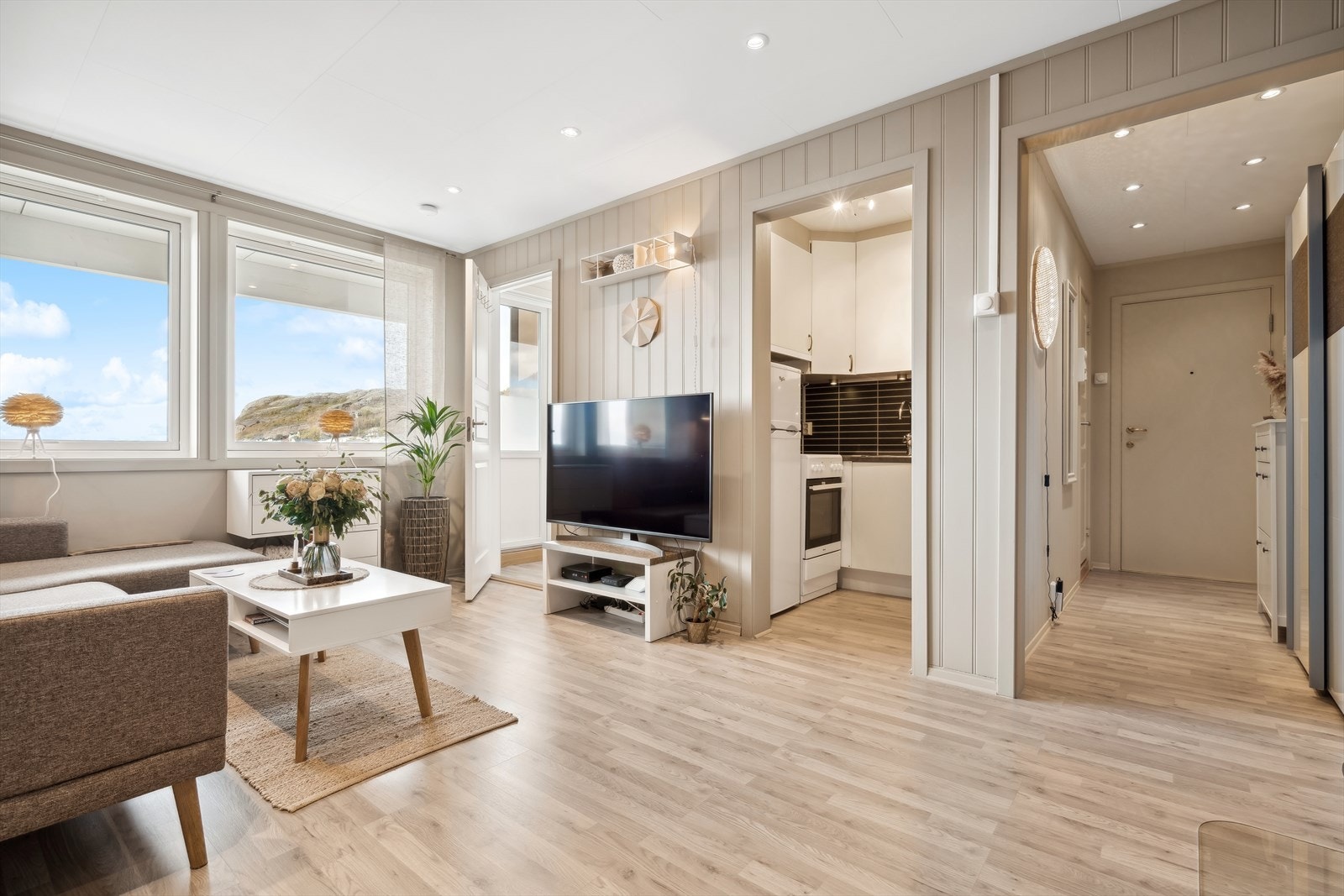 En pen leilighet med gjennomgående god standard og malt i behagelige farger. Galleribilde