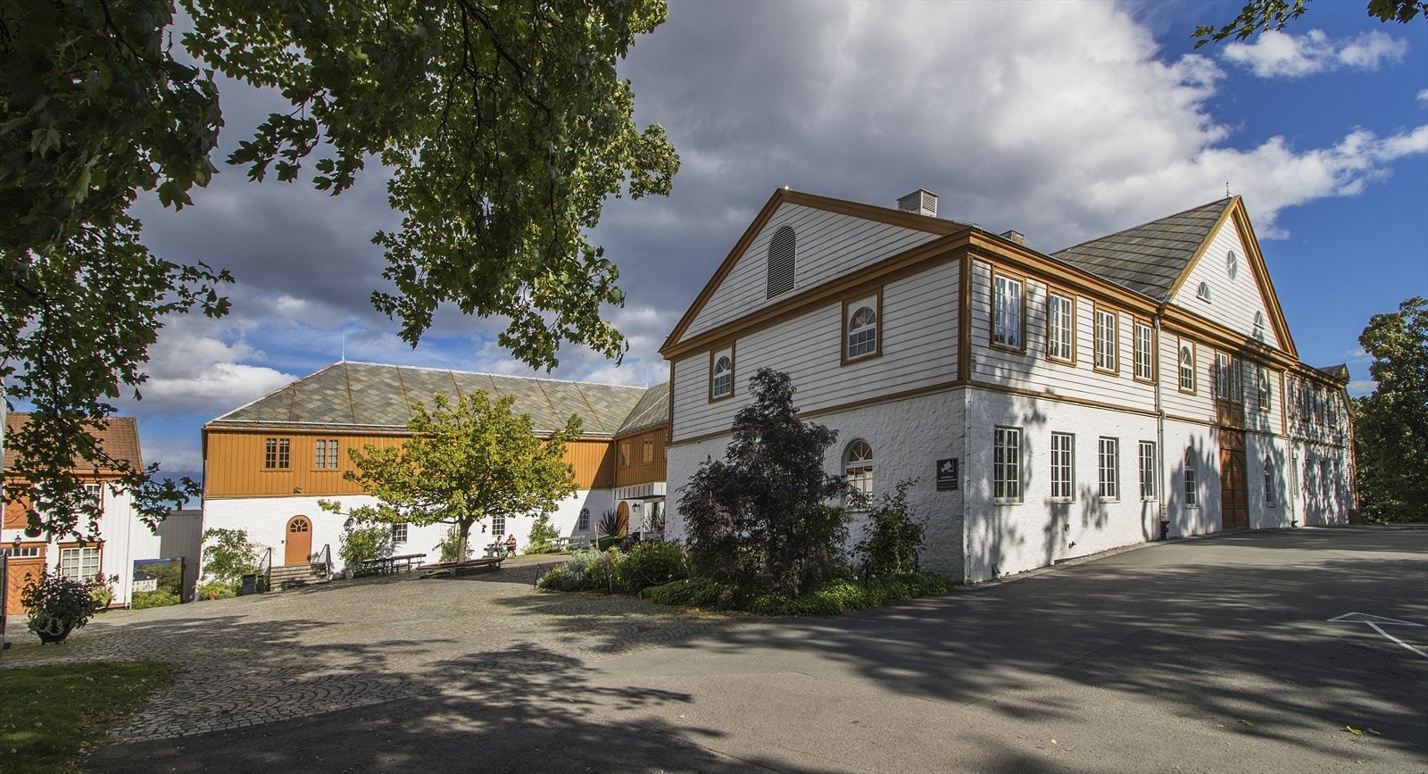Ringve museum, som er Norges nasjonale museum for musikk, er bare noen minutter unna. Galleribilde