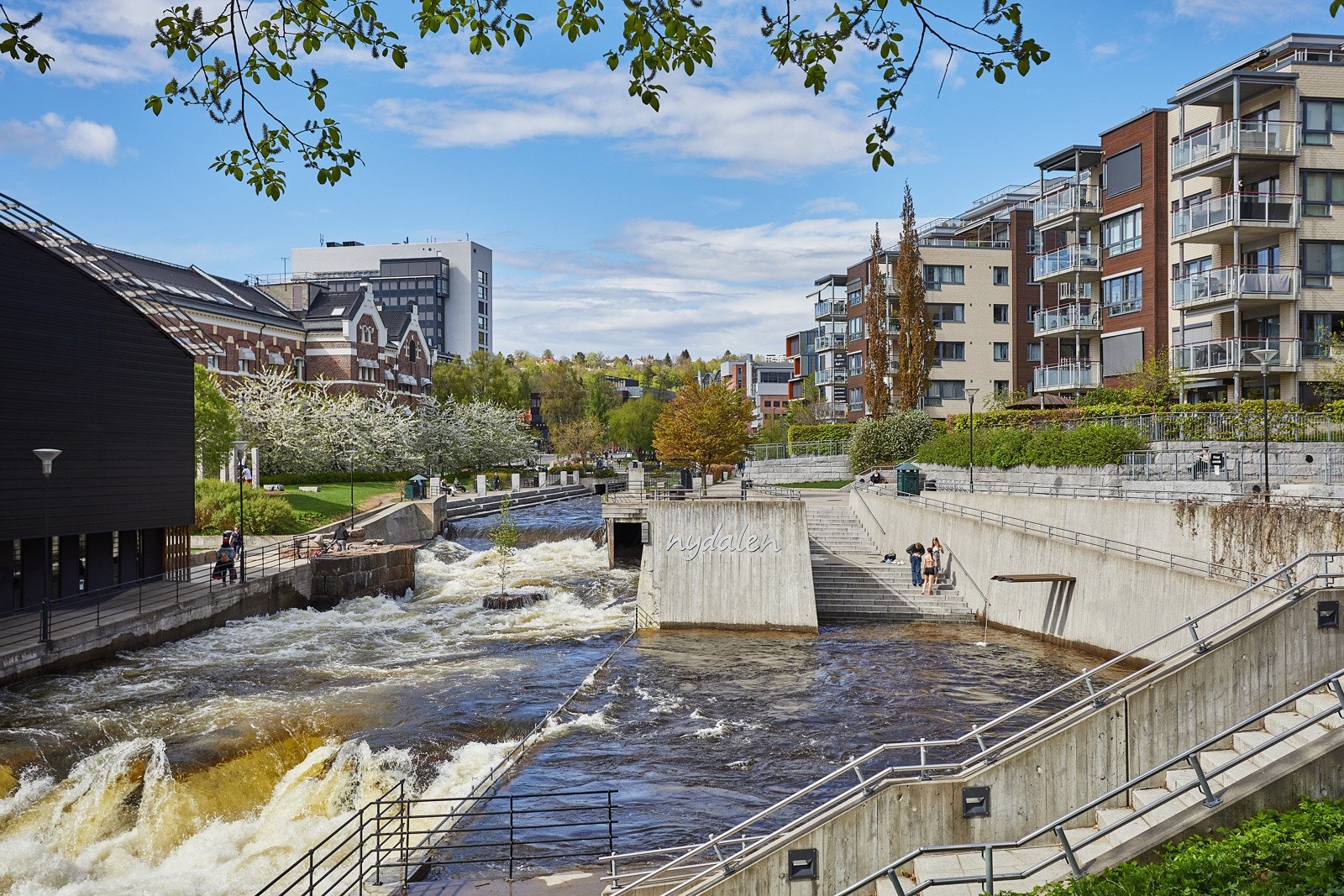 Det er flere parker og fine turmuligheter i området. Her fra Akerselva ved Nydalen. Galleribilde
