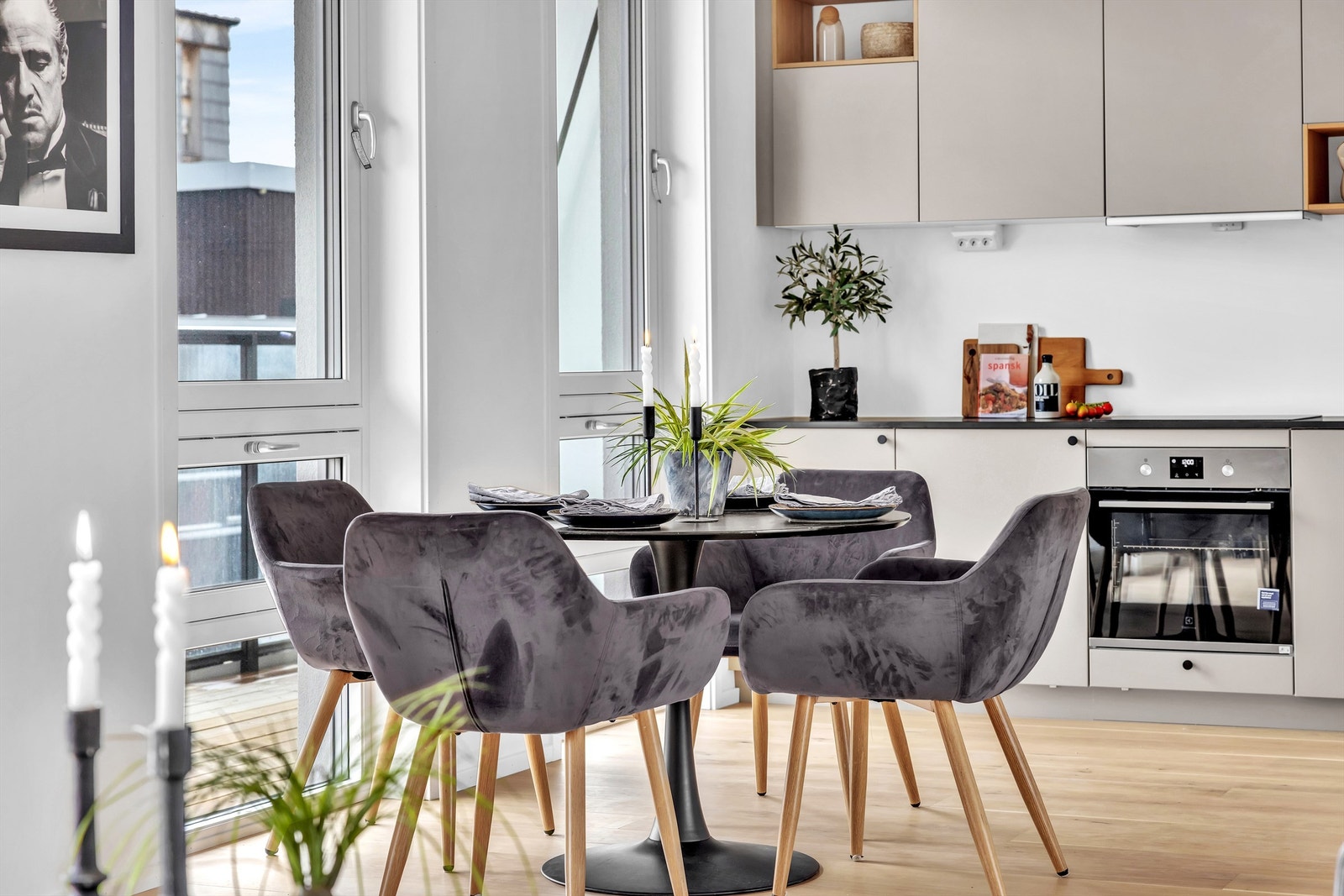 Spisebord plass til hele familien Galleribilde