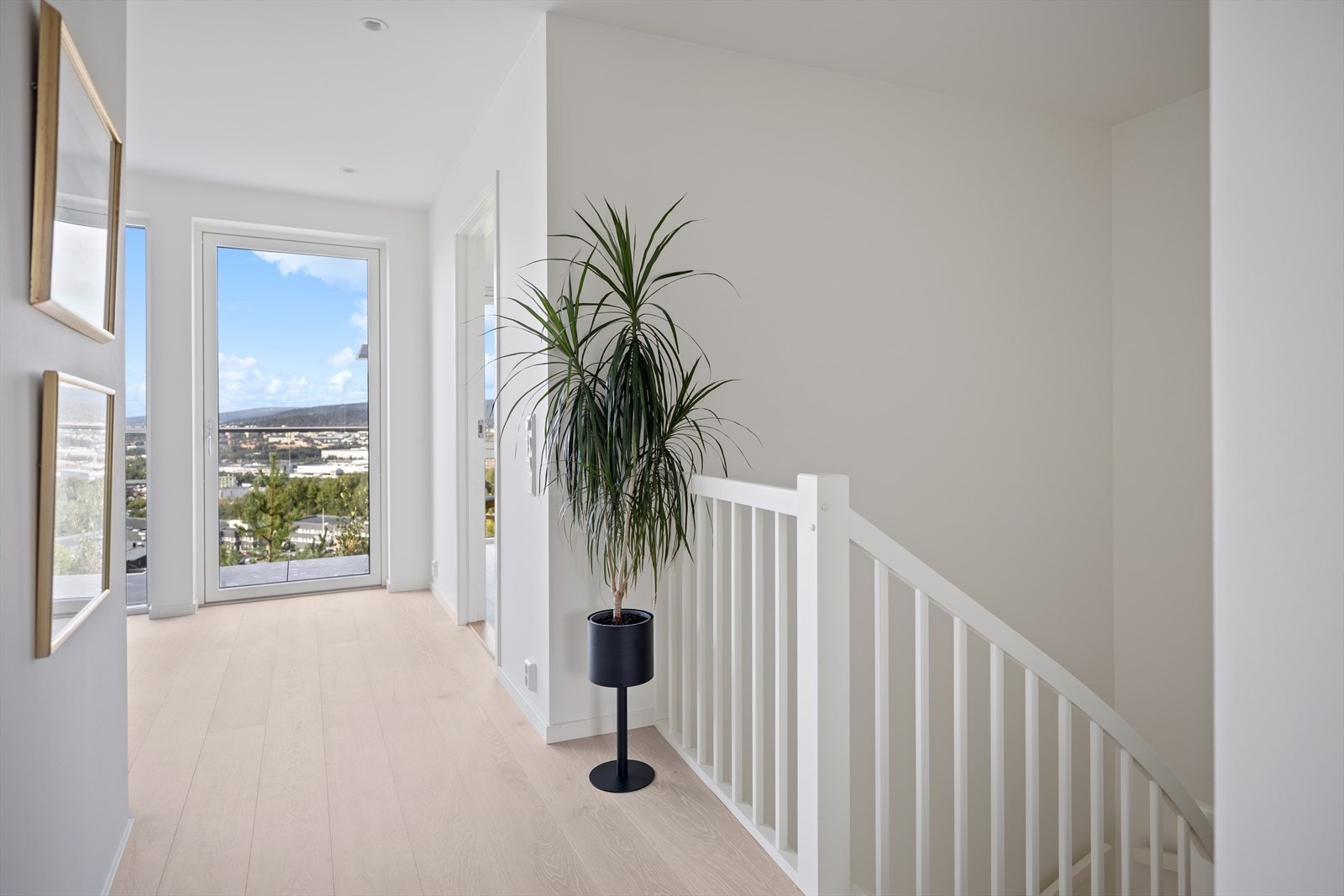 Da har vi kommet opp i boligens 2 etasje. Galleribilde