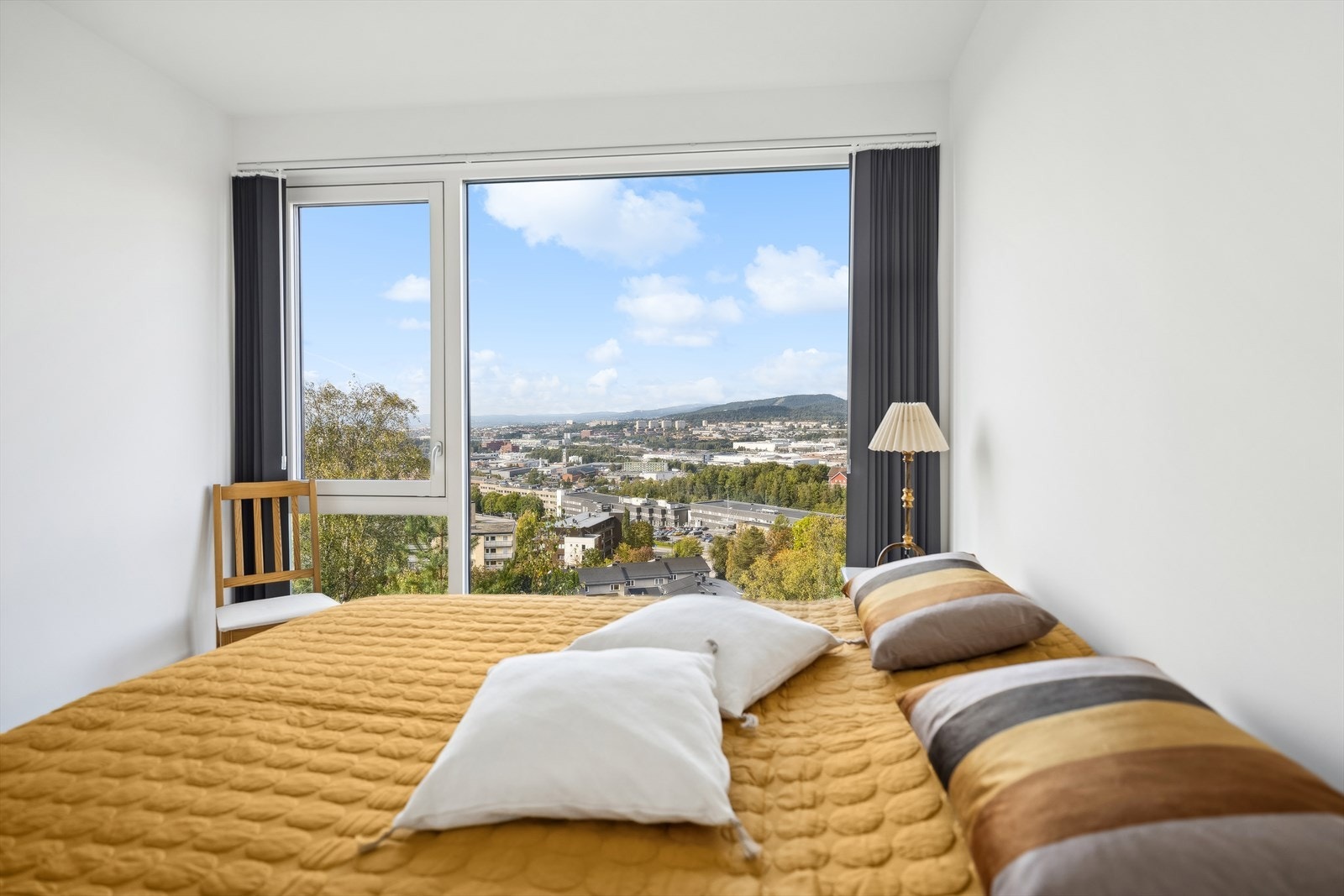 Soverommet vender ut mot vest, som skaper en avslappende atmosfære når en skal legge seg for kvelden. Galleribilde