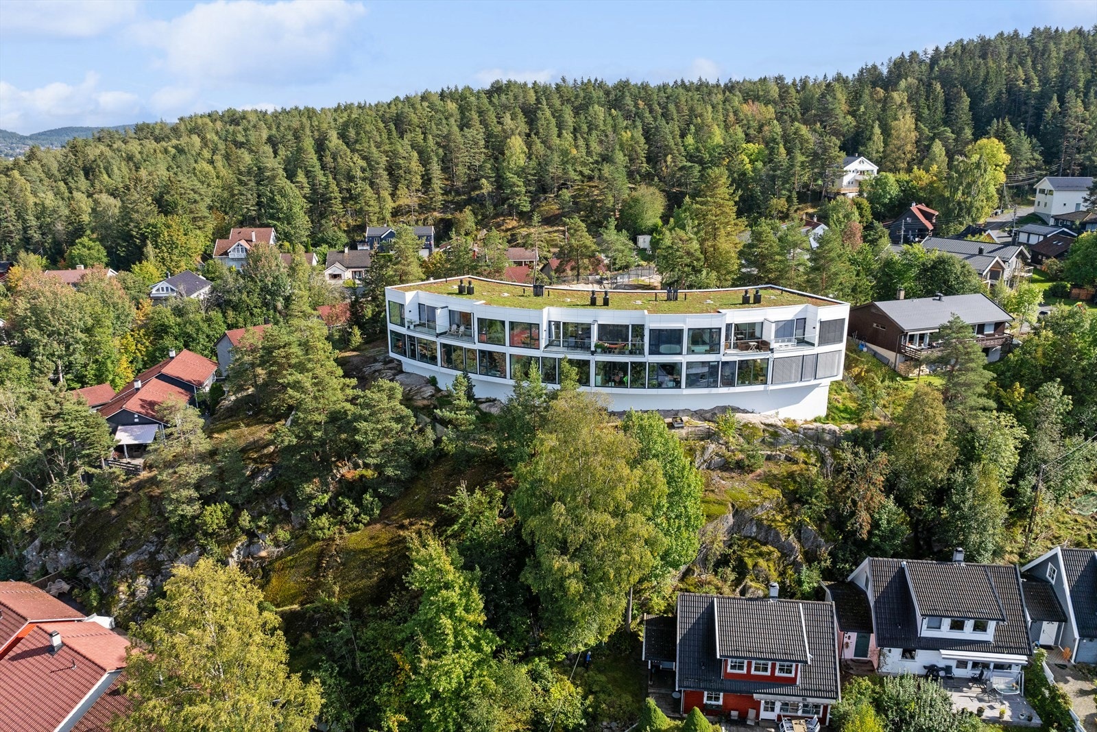 Rolig og barnevennlig ved "porten" til Østmarka med flotte turmuligheter. Galleribilde