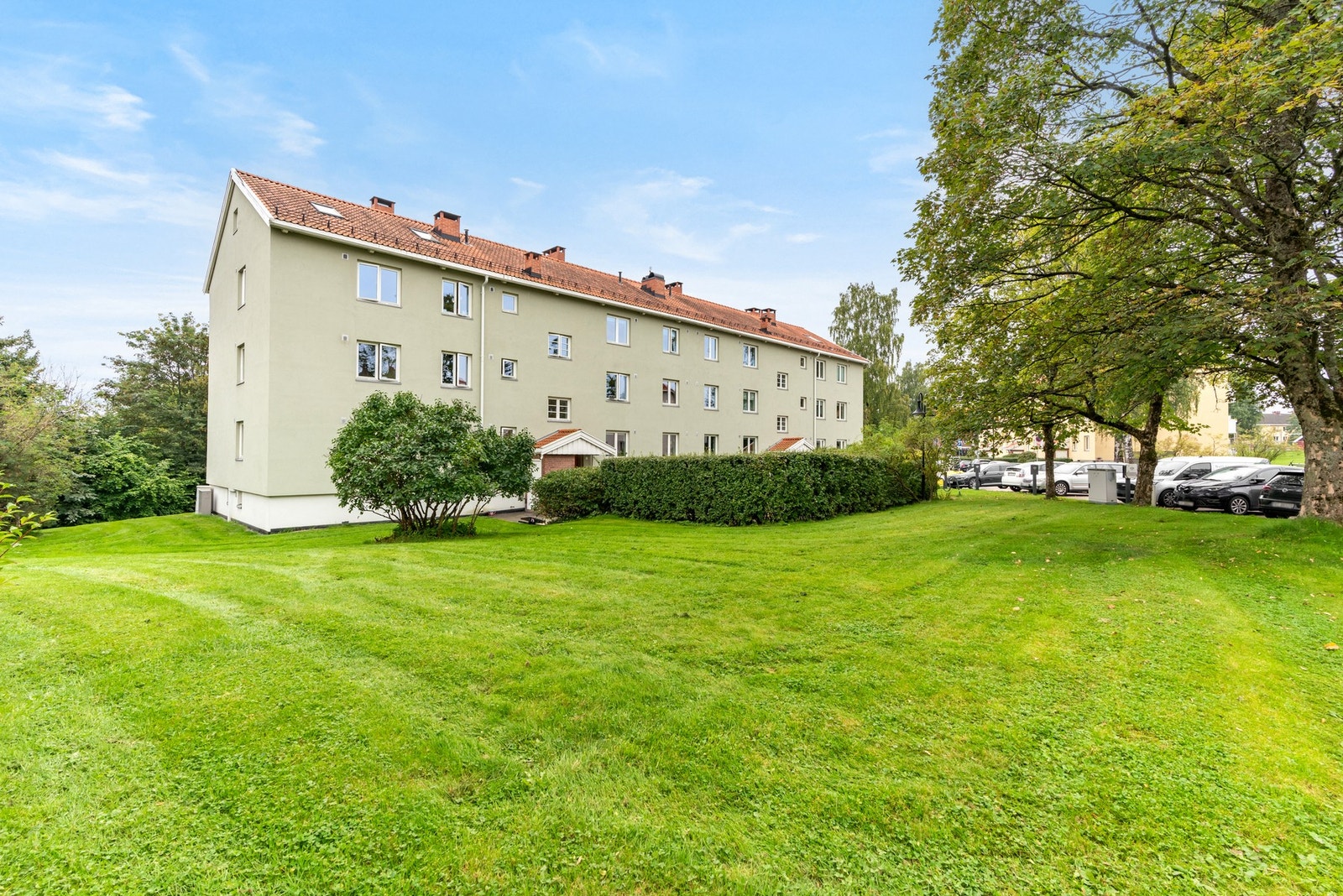 En skjult perle med god avstand mellom blokkene og frodige fellesareal Galleribilde