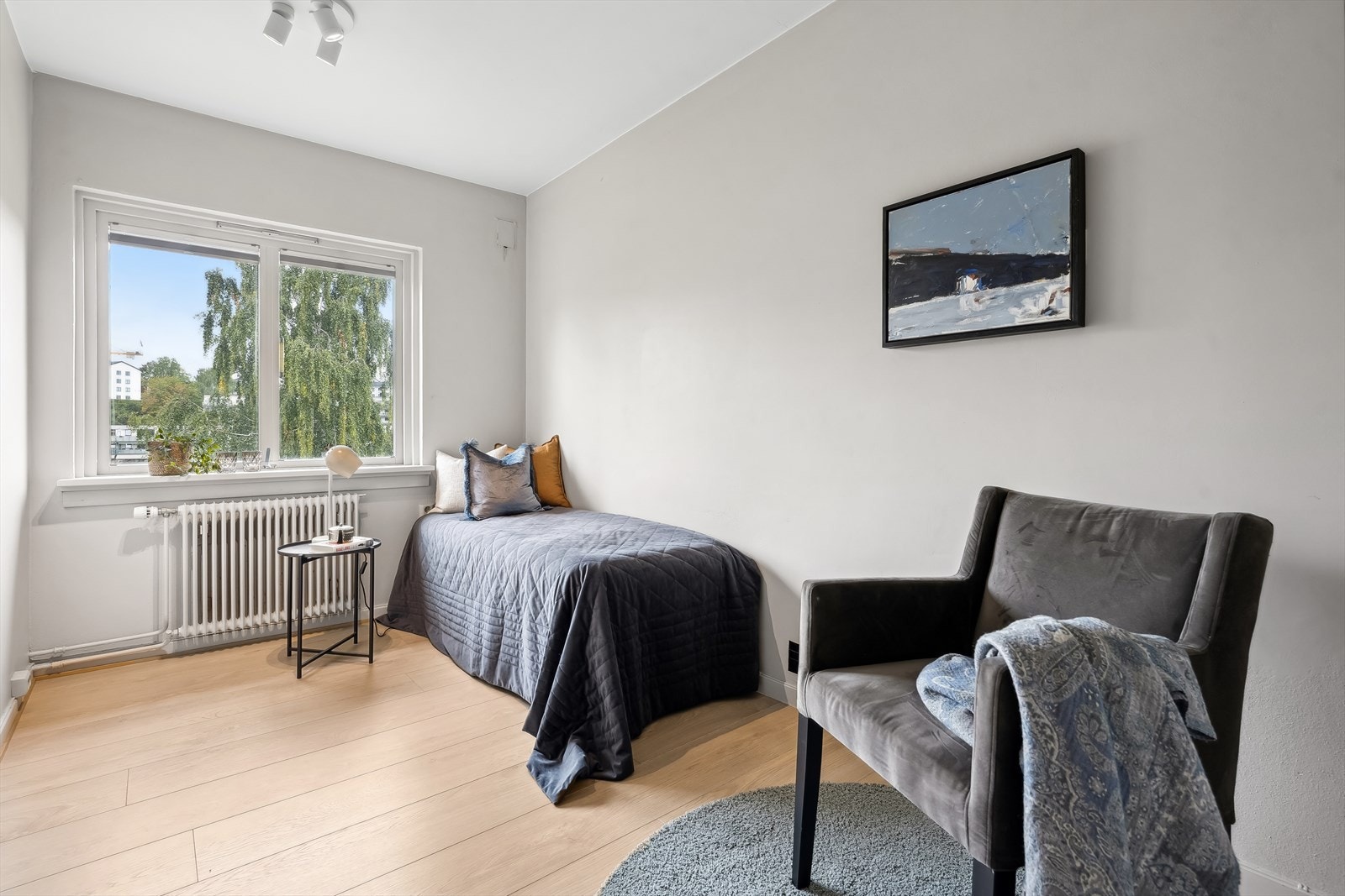 Soverommene gir god plass til ønsket soveromsmøblement. Galleribilde