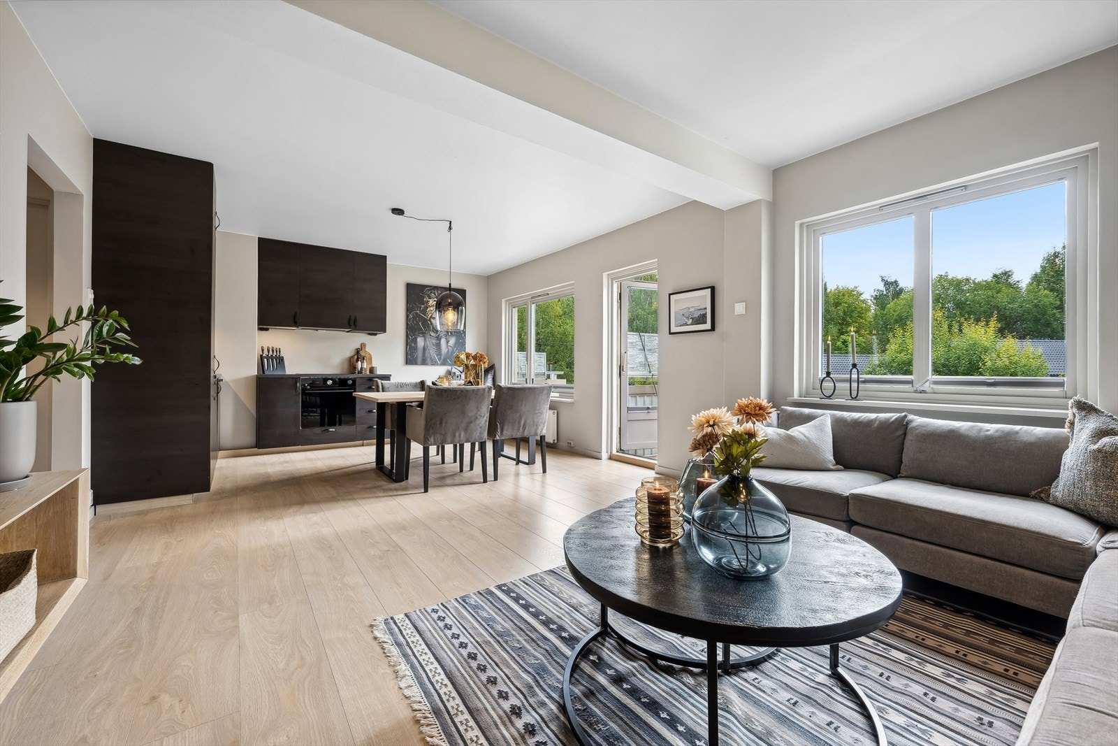 Oksenøyveien 41C presenteres av Mette Hagen v/DNB Eiendom. Lys og delikat totaloppusset 4- roms leilighet. Galleribilde