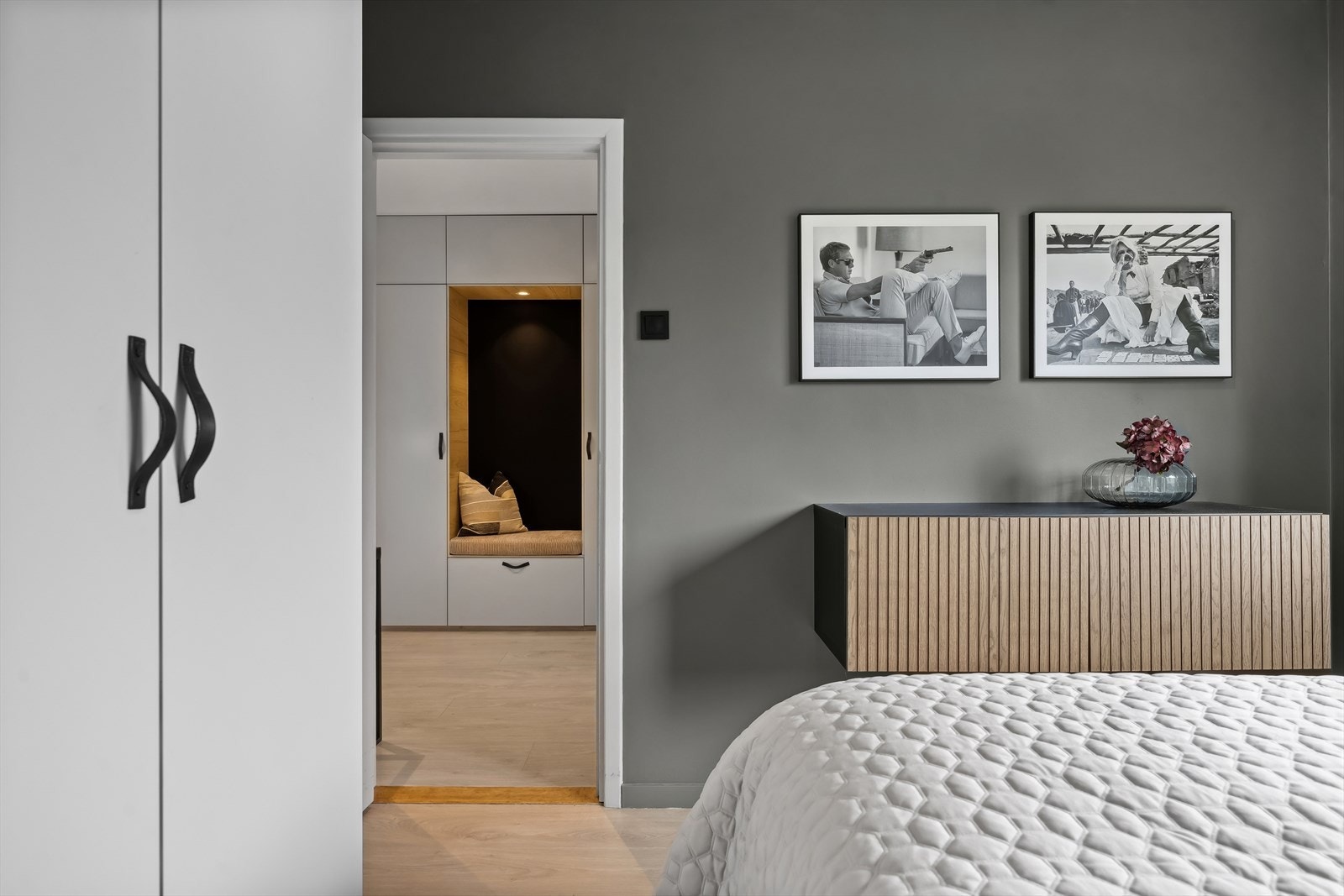 På hovedsoverommet er det plass til dobbeltseng og garderobe. Galleribilde