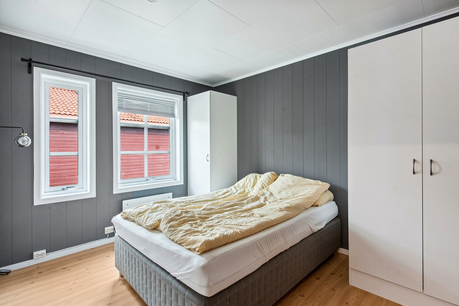 Leiligheten består av to gode soverom, begge i god størrelse med fin plass for dobbeltseng. Galleribilde