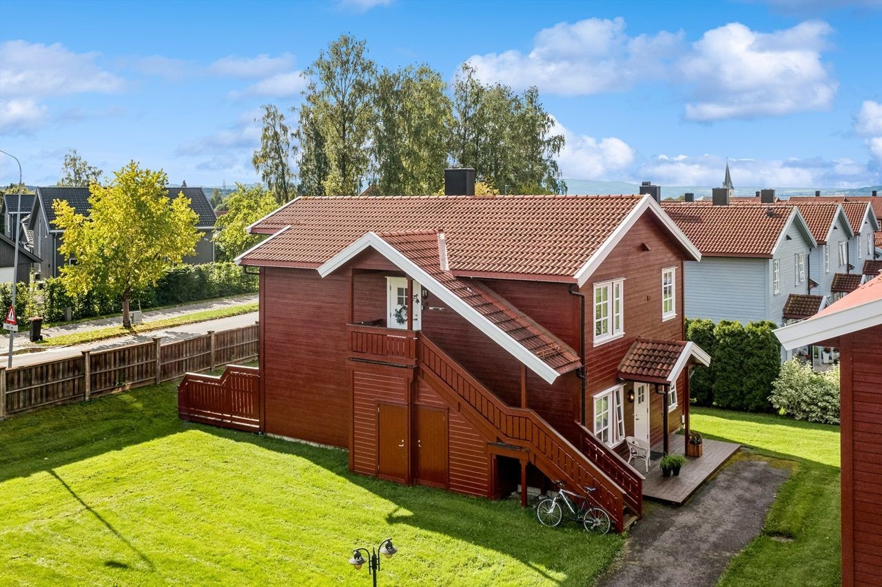 Moderne og lettstelt leilighet med utsikt og solrik balkong. Galleribilde