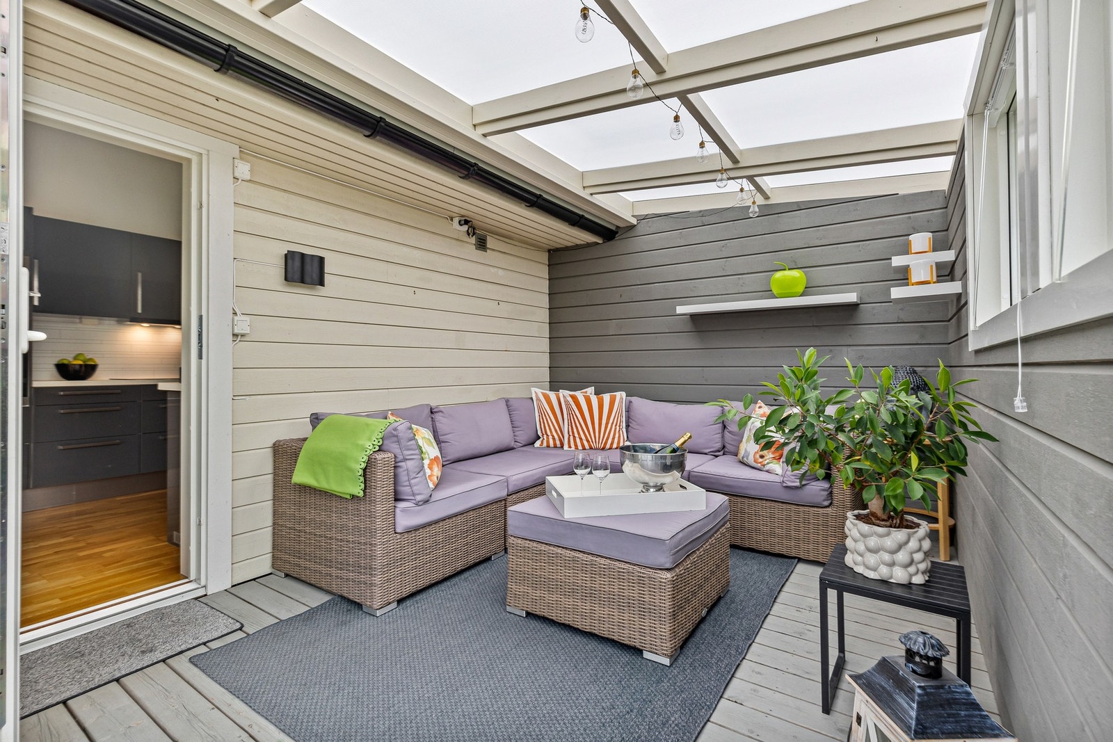 I 2018 ble det bygd hagestue på verandaen, som er en herlig forlengelse av stuearealet store deler av året. Galleribilde