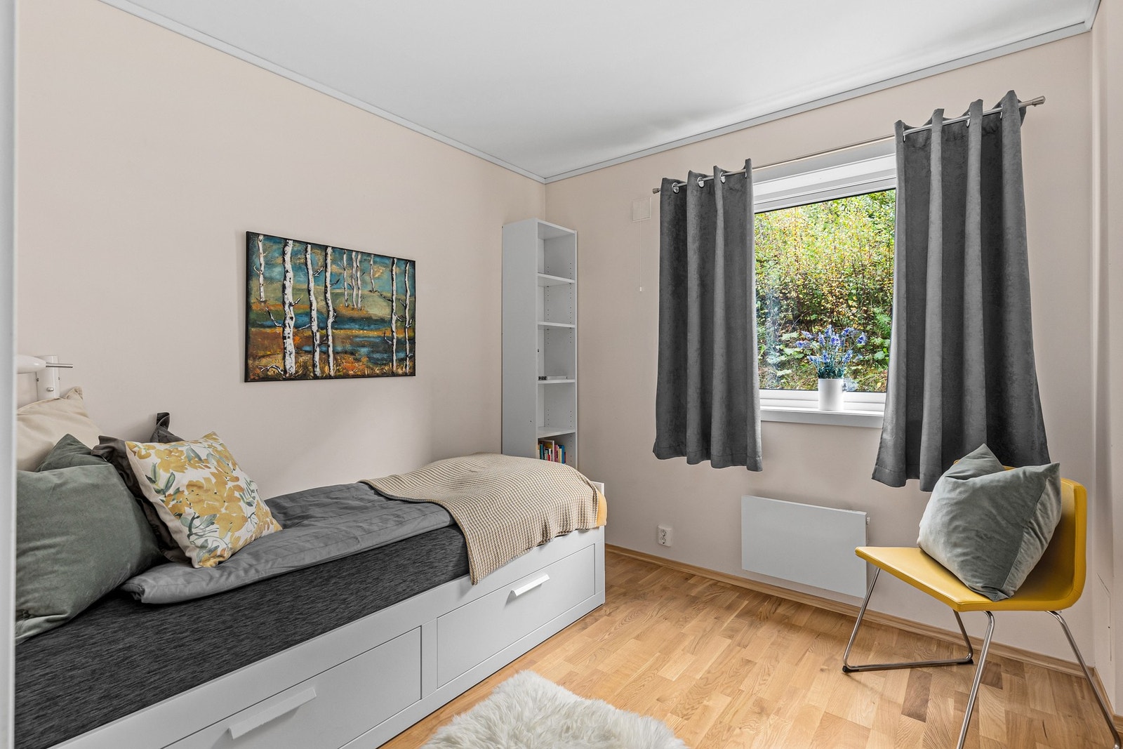 Soverom på 7,3 kvm ligger vegg i vegg og passer godt som barnerom. Galleribilde