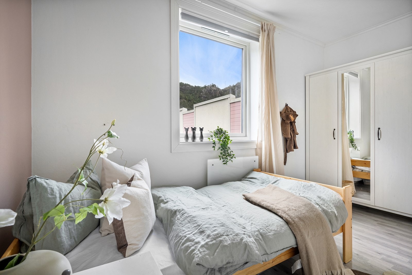 Soverom nr. 2 passer perfekt som barnerom/gjesterom! Galleribilde