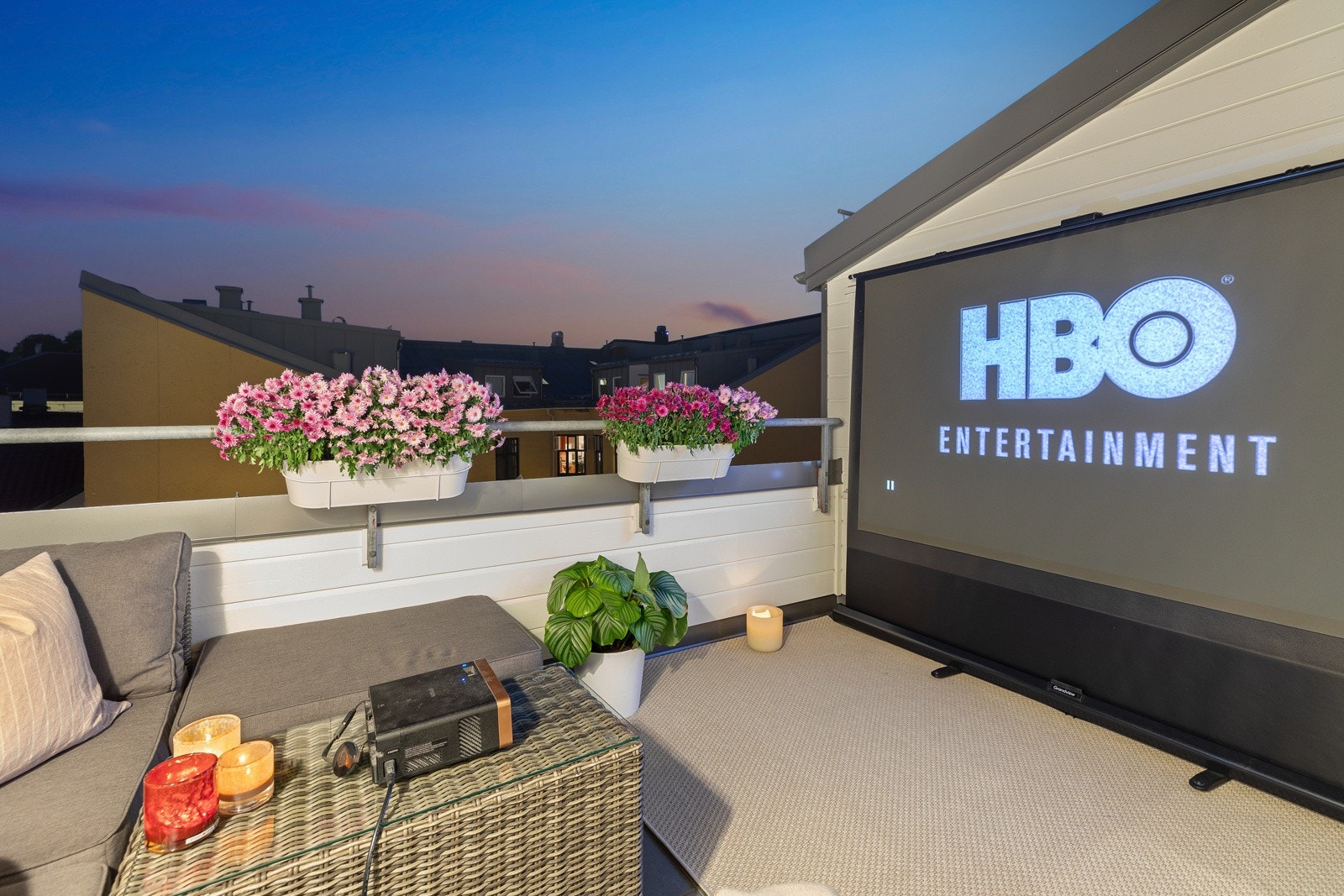 Mulighet for å sette opp egen utekino på uteplassen Galleribilde