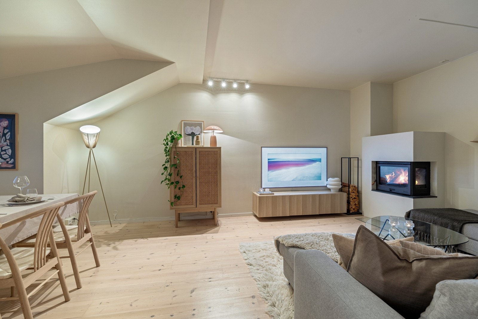 Her kan du invitere til hyggelige middagsselskap, filmkveld eller peiskos Galleribilde