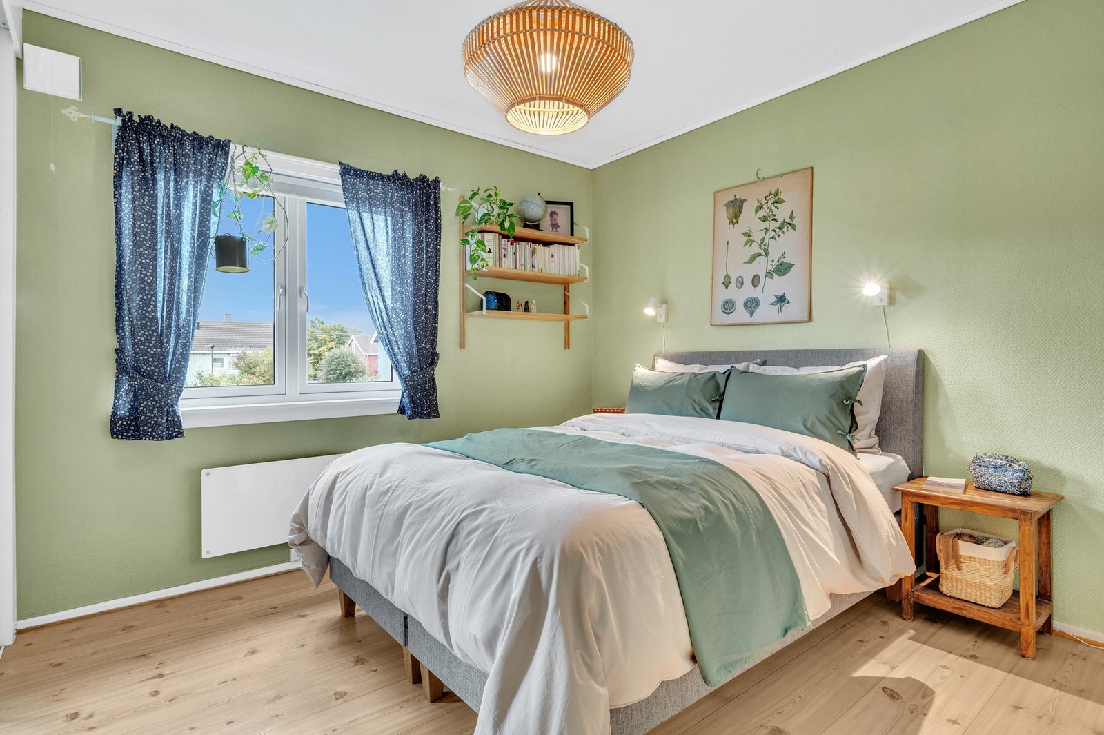 Soverommet vender mot rolige omgivelser i borettslaget. Galleribilde