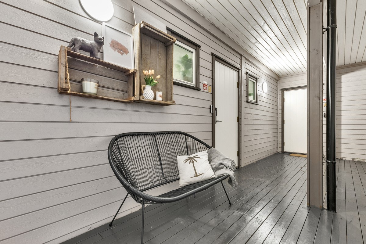Leiligheten har et trivelig inngangsparti med mulighet for dekorasjoner. Galleribilde