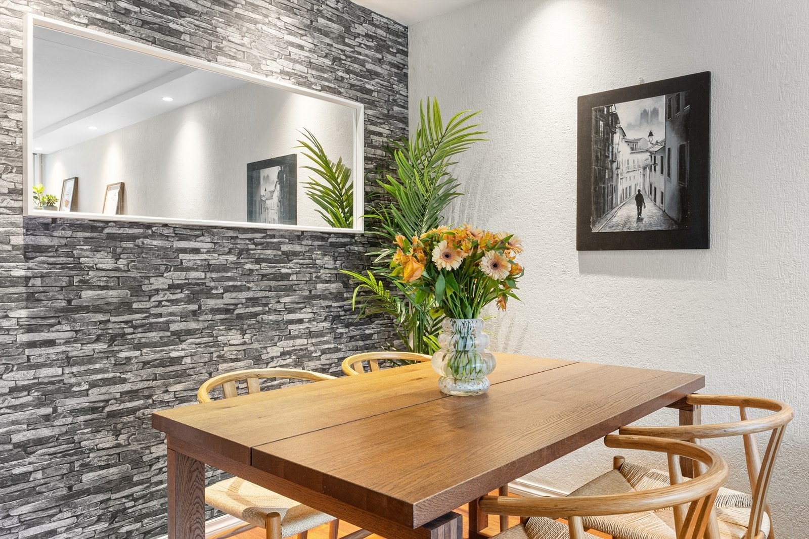 Her har du god plass til å invitere både familie og venner! Galleribilde