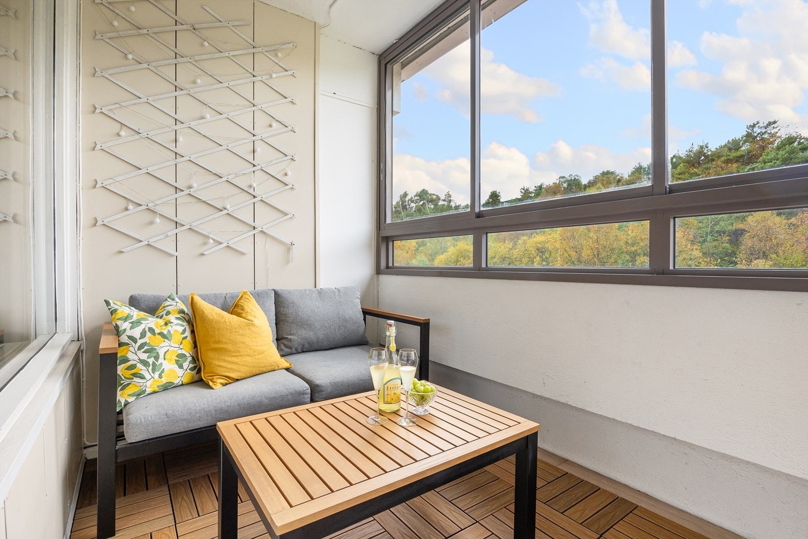 Balkongen måler 6,3m² og har flotte sol- og utsiktsforhold. Galleribilde