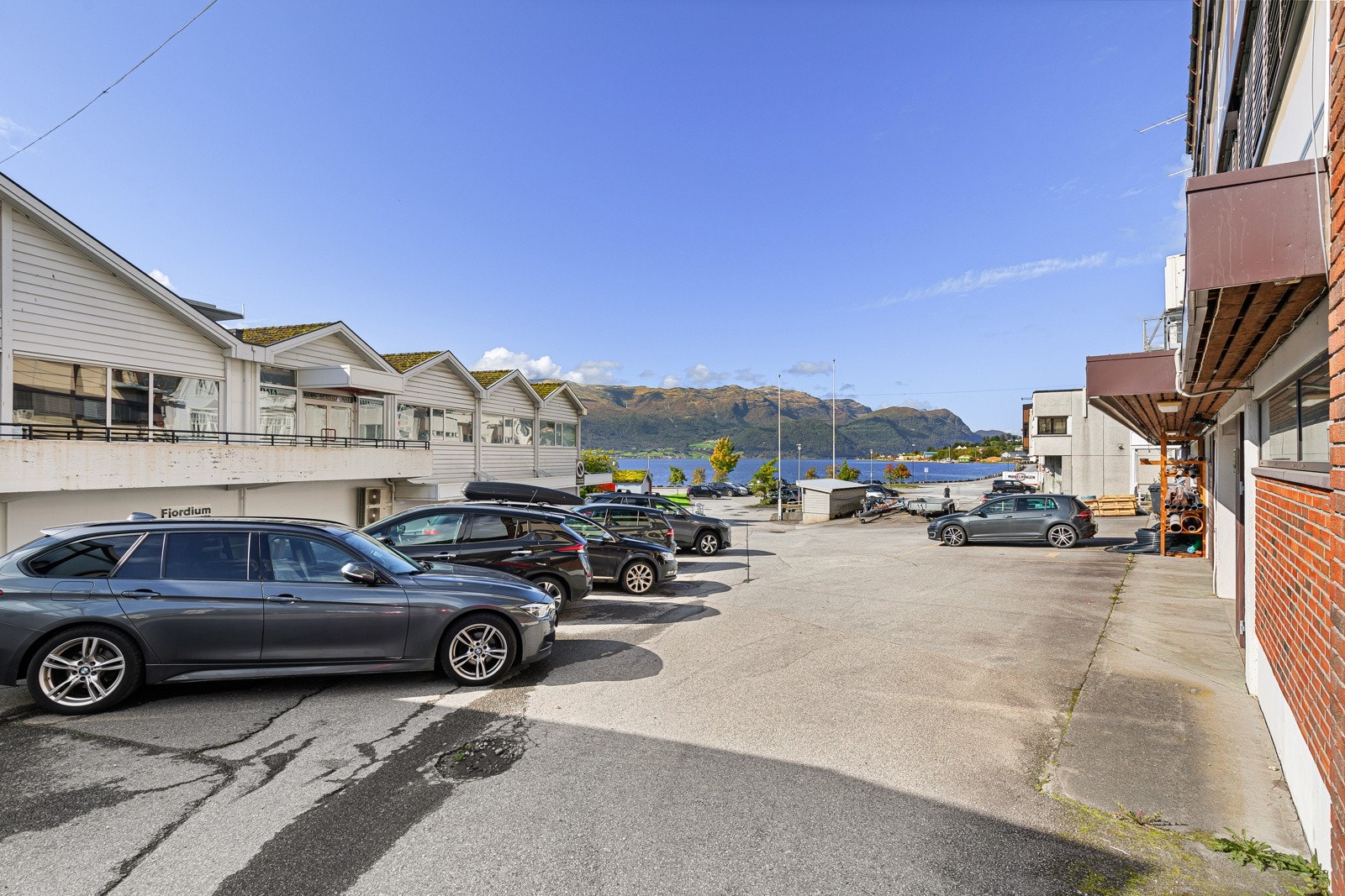 ... kino, kultursal og bibliotek Galleribilde
