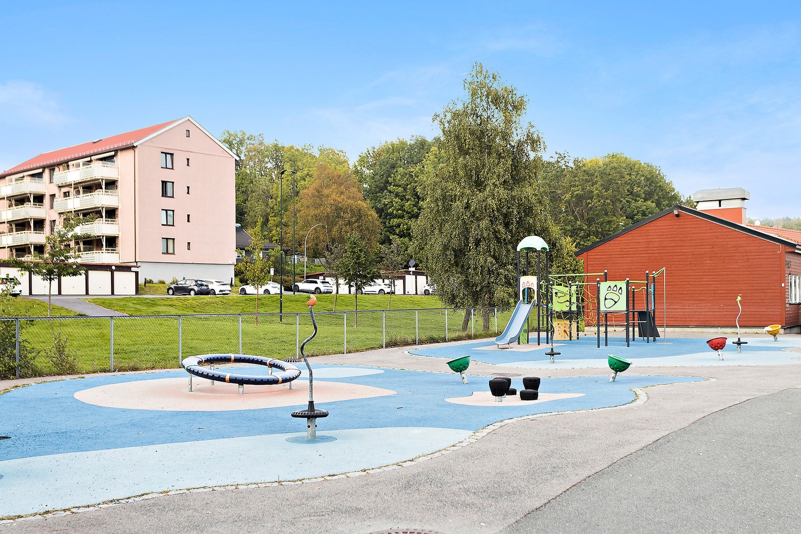 Skoler og barnehager i nærheten. Galleribilde