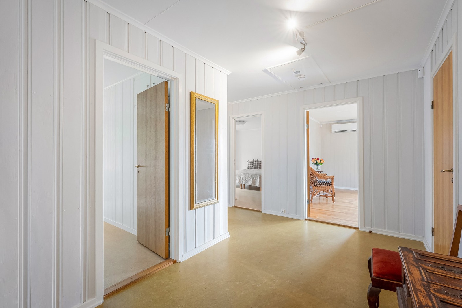 Gang/hall med inngang til boligens 3 soverom Galleribilde