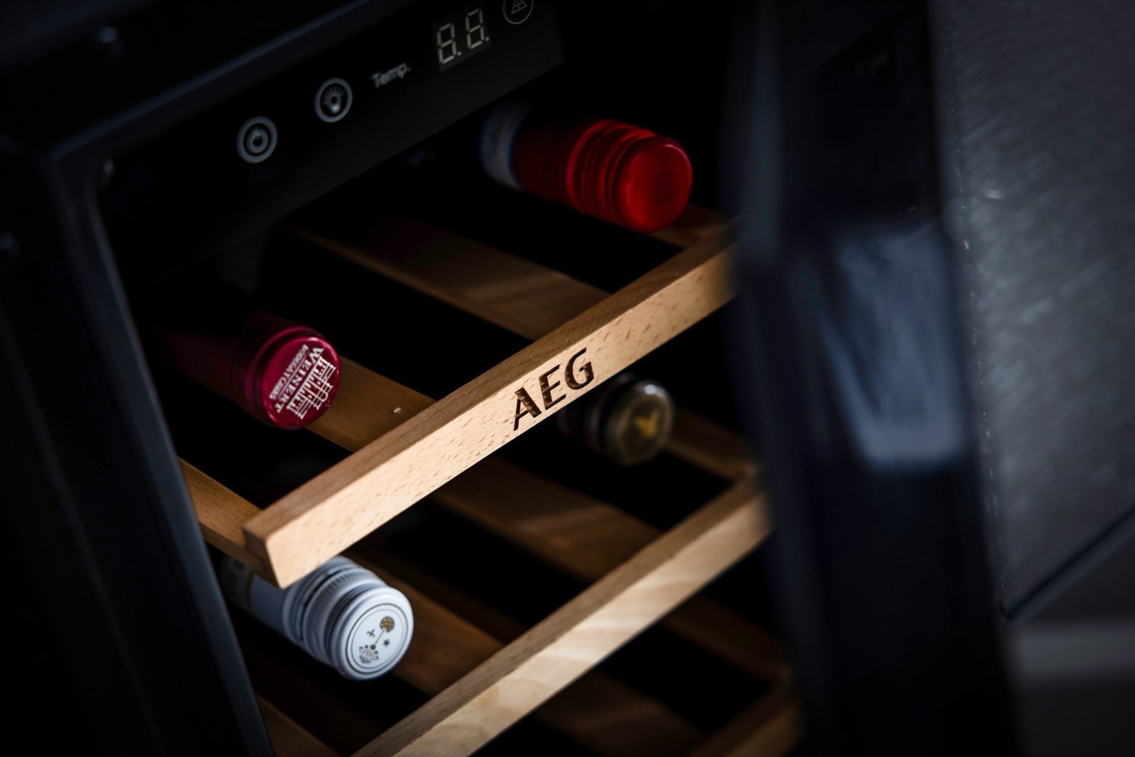 På kjøkkenet finner du også et praktisk vinskap, som gir et eksklusivt preg. Galleribilde