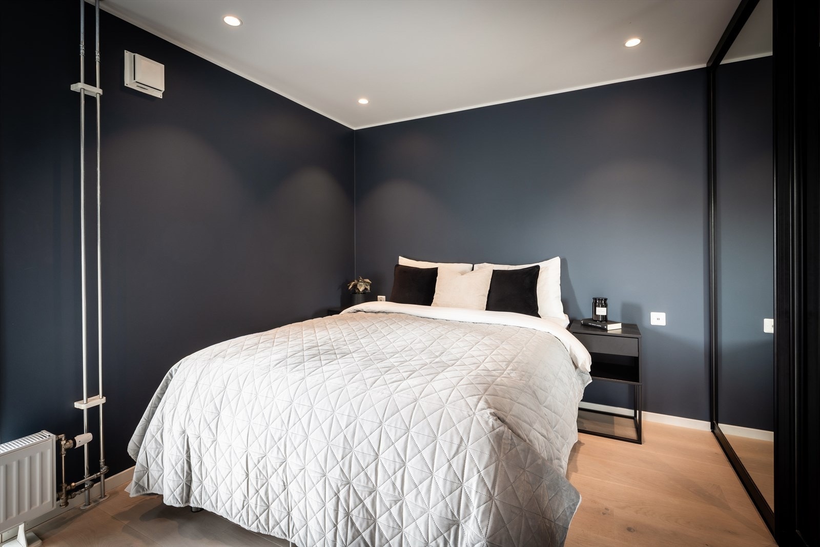 Delikat hovedsoverom med god plass til en dobbeltseng og annen ønskelig innredning. Galleribilde