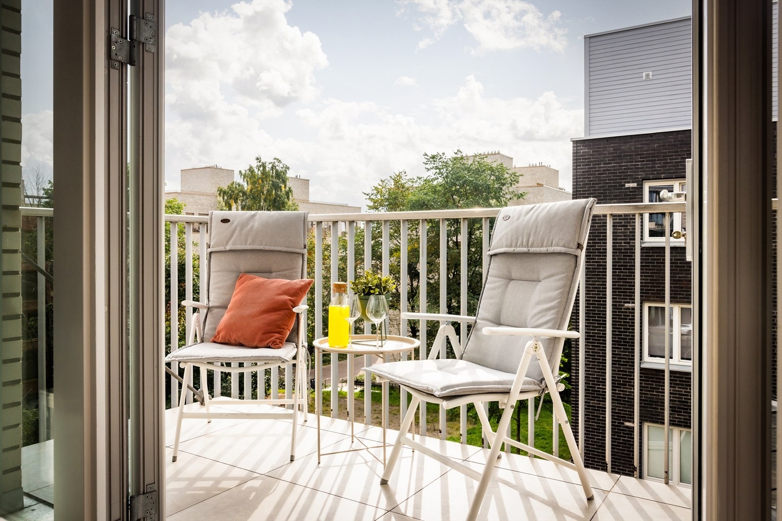 Balkongen er på 5m² og har plass til en hyggelig spise eller sittegruppe. Galleribilde