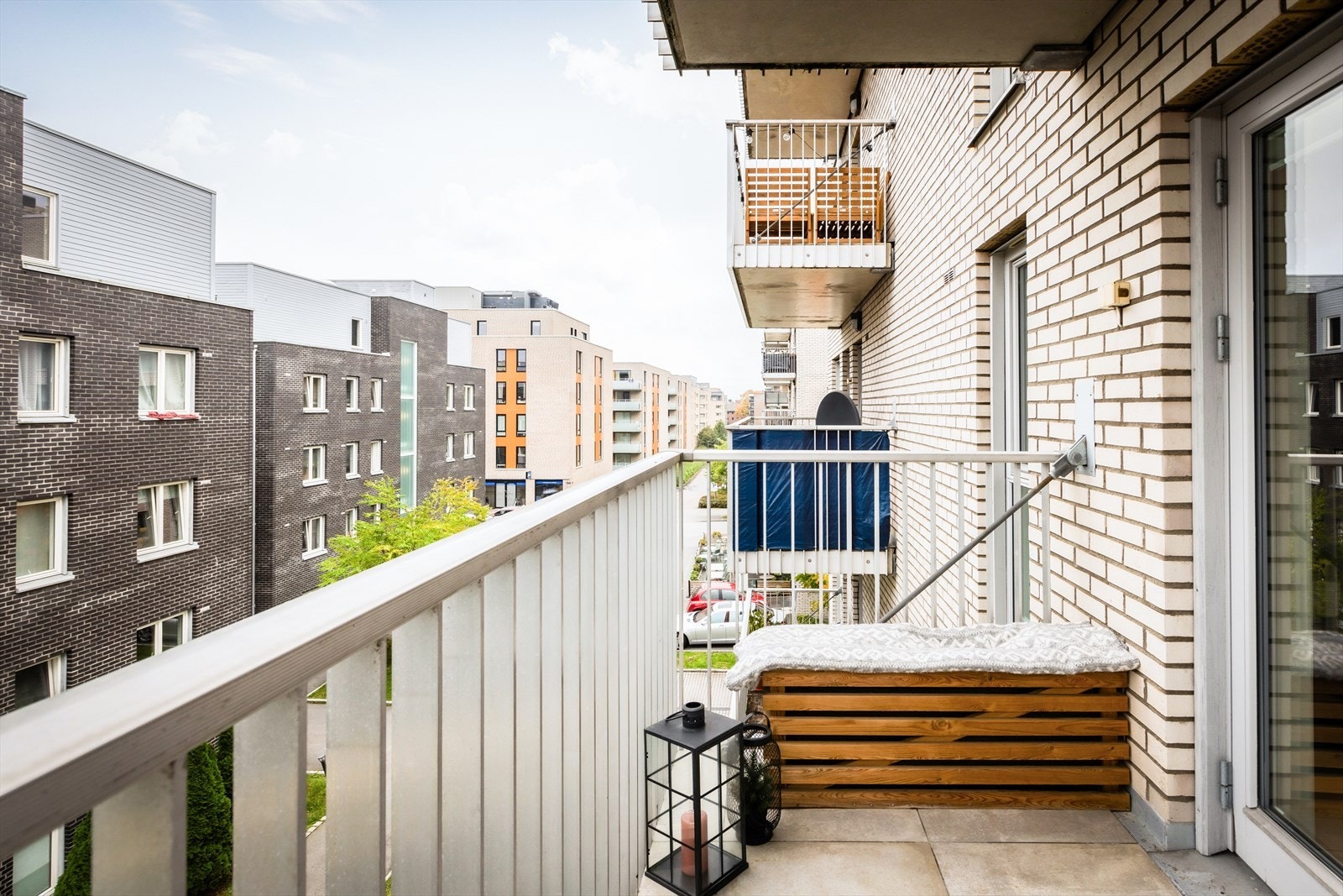 Balkongen er sørvestvendt. Galleribilde