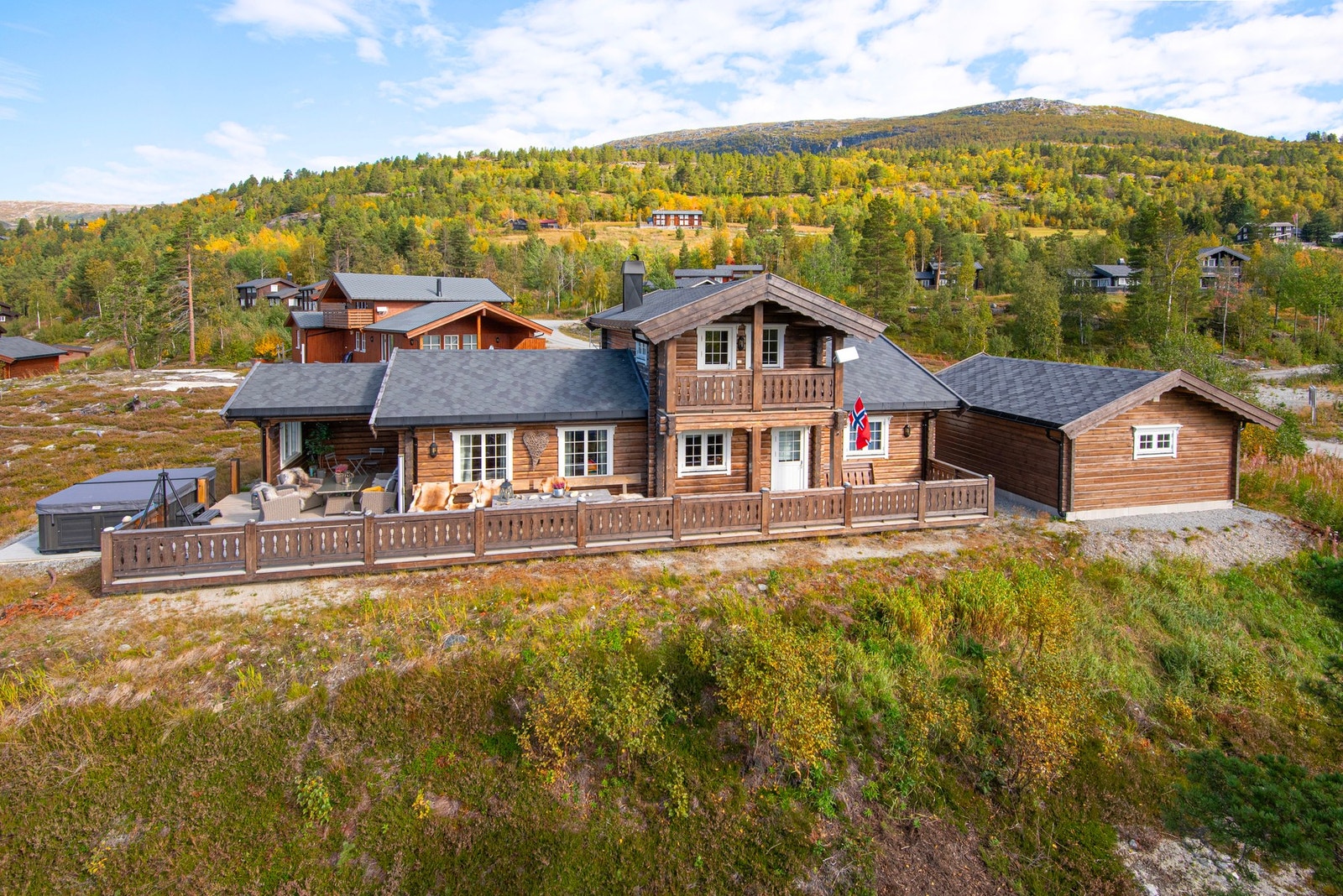 Eiendomsmegler1 v/Ole-Marius presenterer Morkalie 40 - En lekker Thøring hytte med garasje og flott beliggenhet. Galleribilde