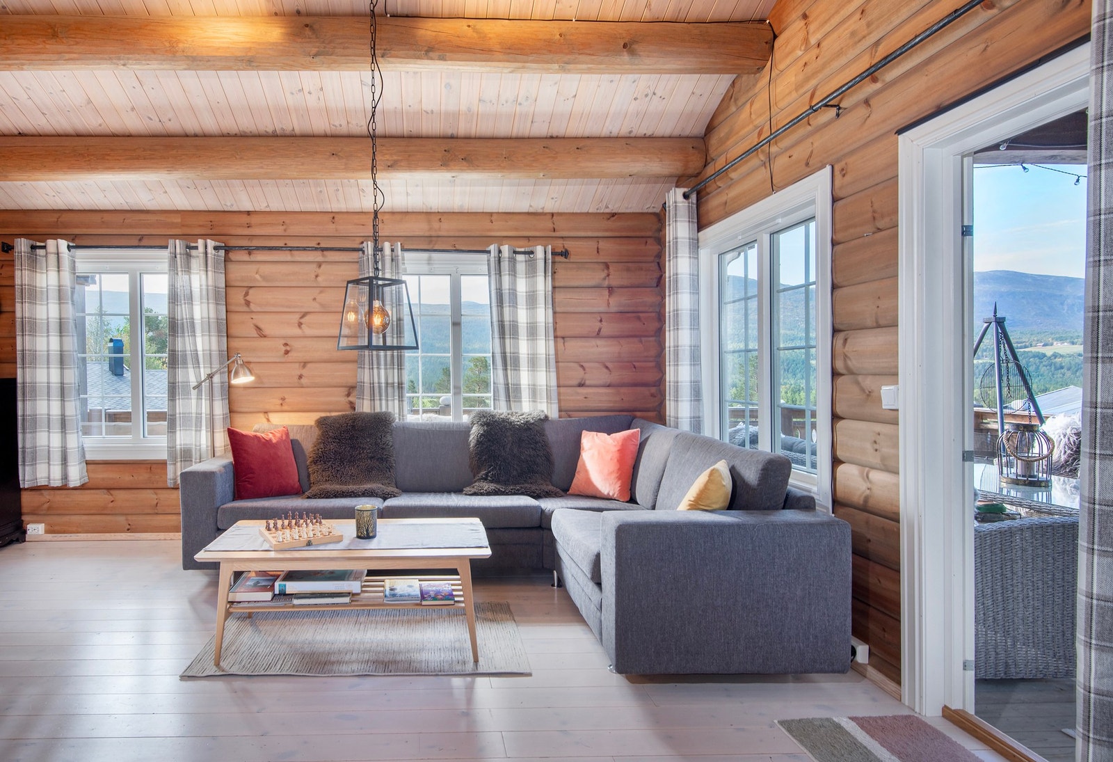 Fra stuen er det utgang til terrassen Galleribilde